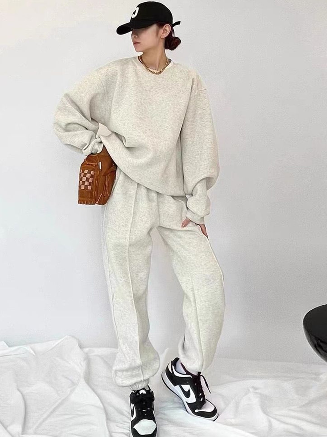 

LULU & SKY Heathered Round Neck Long Sleeves Sweatshirt With Joggers, White