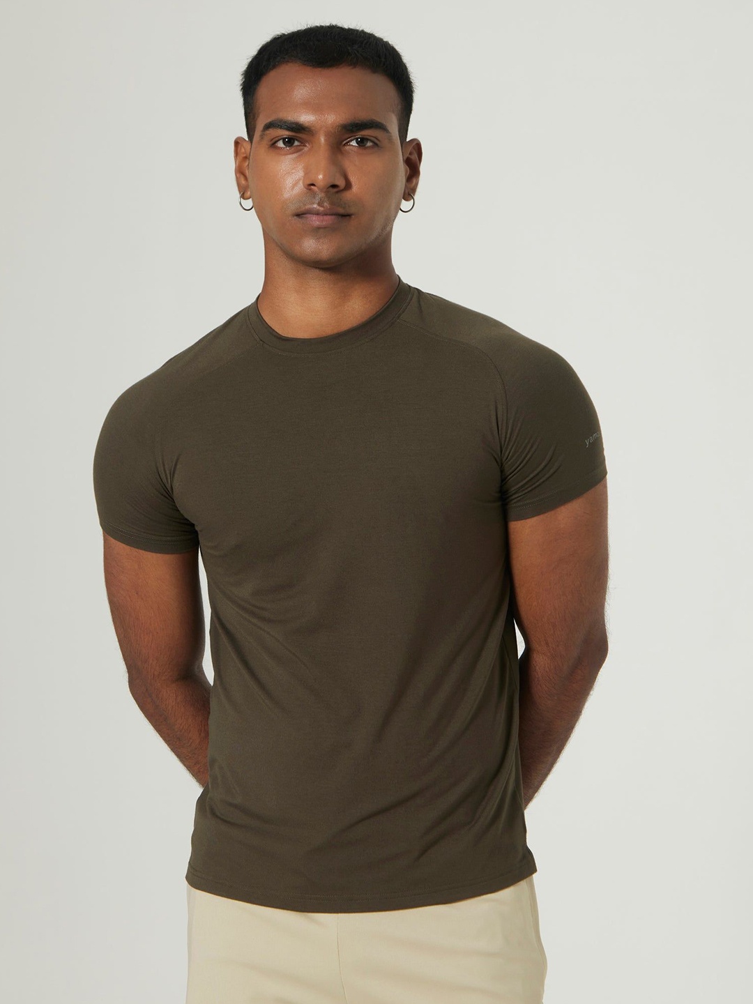 

YAMAYOGA Men Solid Round Neck Slim Fit T-shirt, Olive