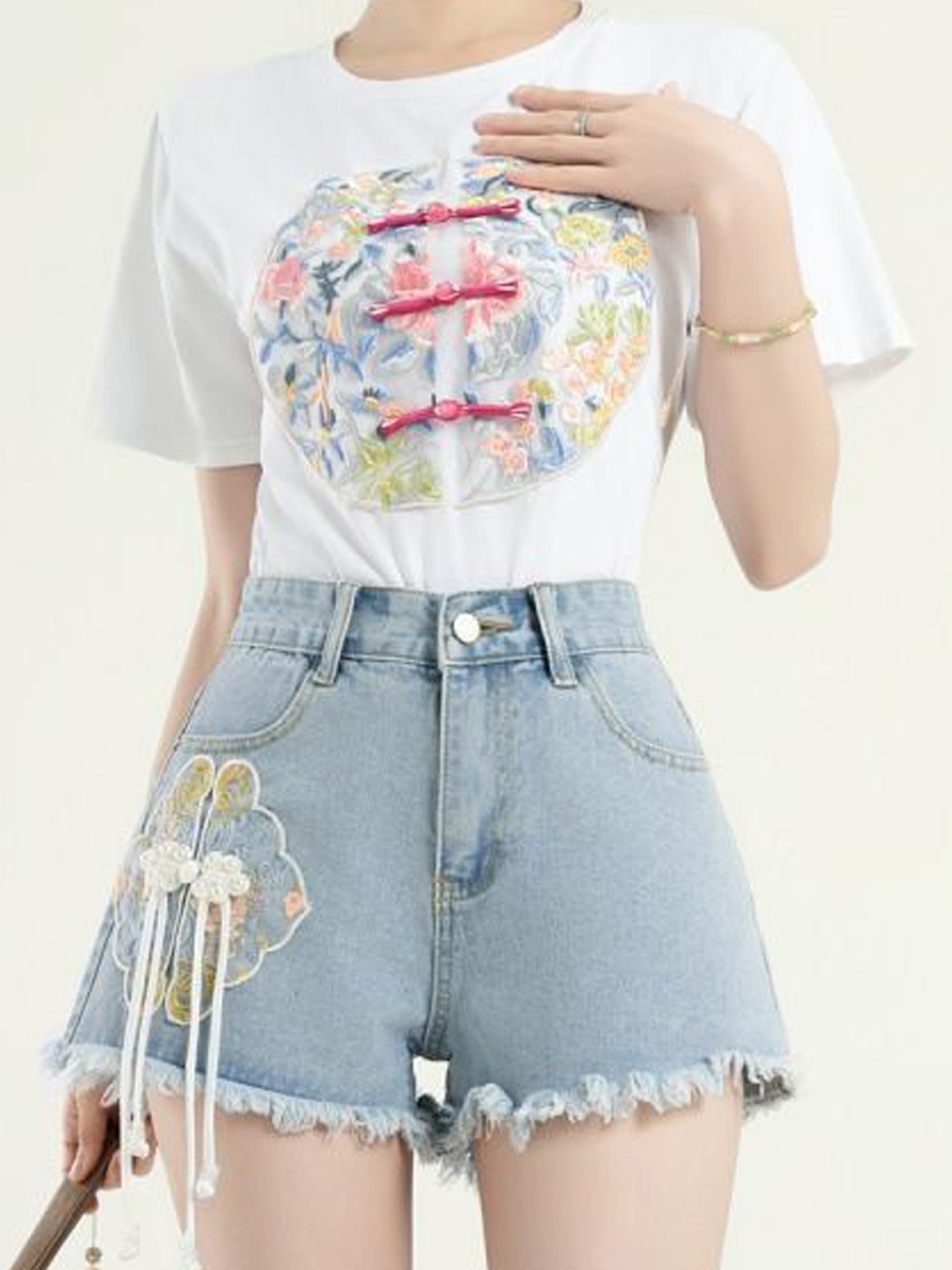 

StyleCast Women Loose Fit Mid-Rise Denim Shorts, Blue