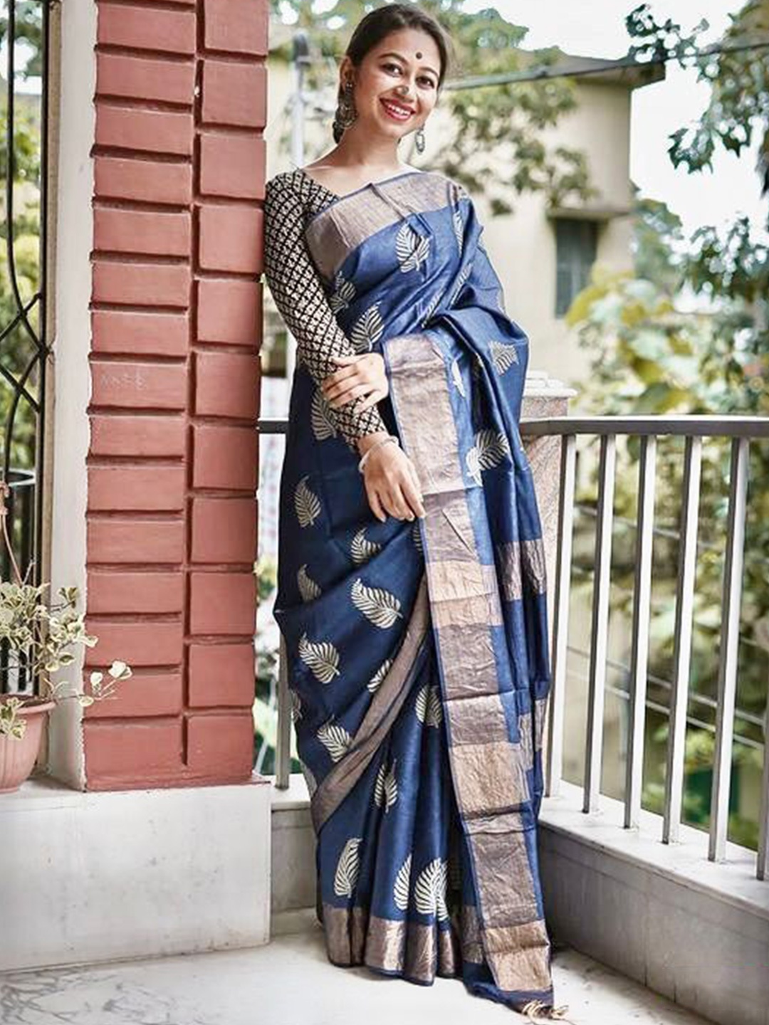 

Kriyansh Woven Design Zari Kanjeevaram Saree, Blue