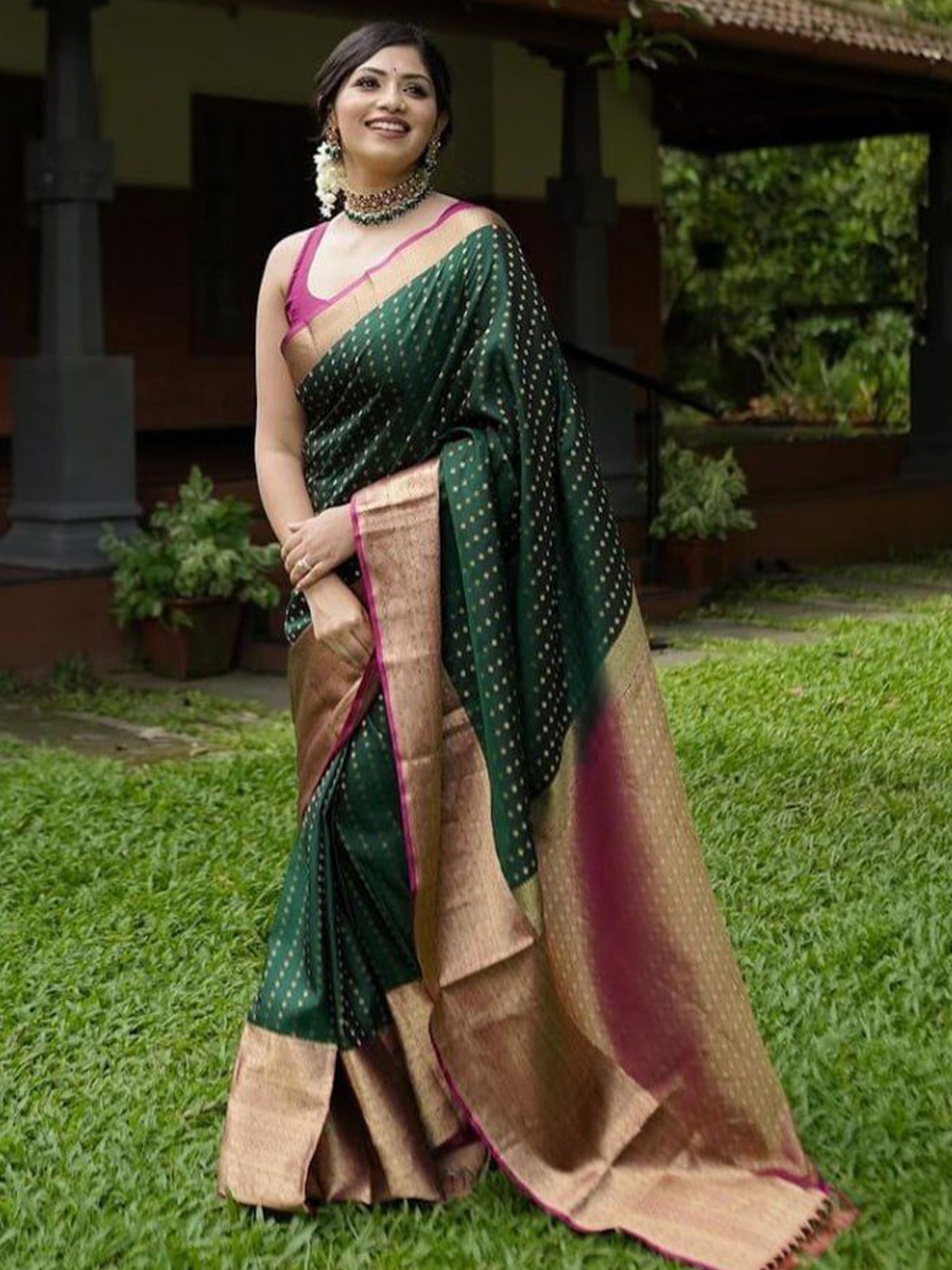 

Kriyansh Woven Design Zari Handloom Weaving Kanjeevaram Saree, Green