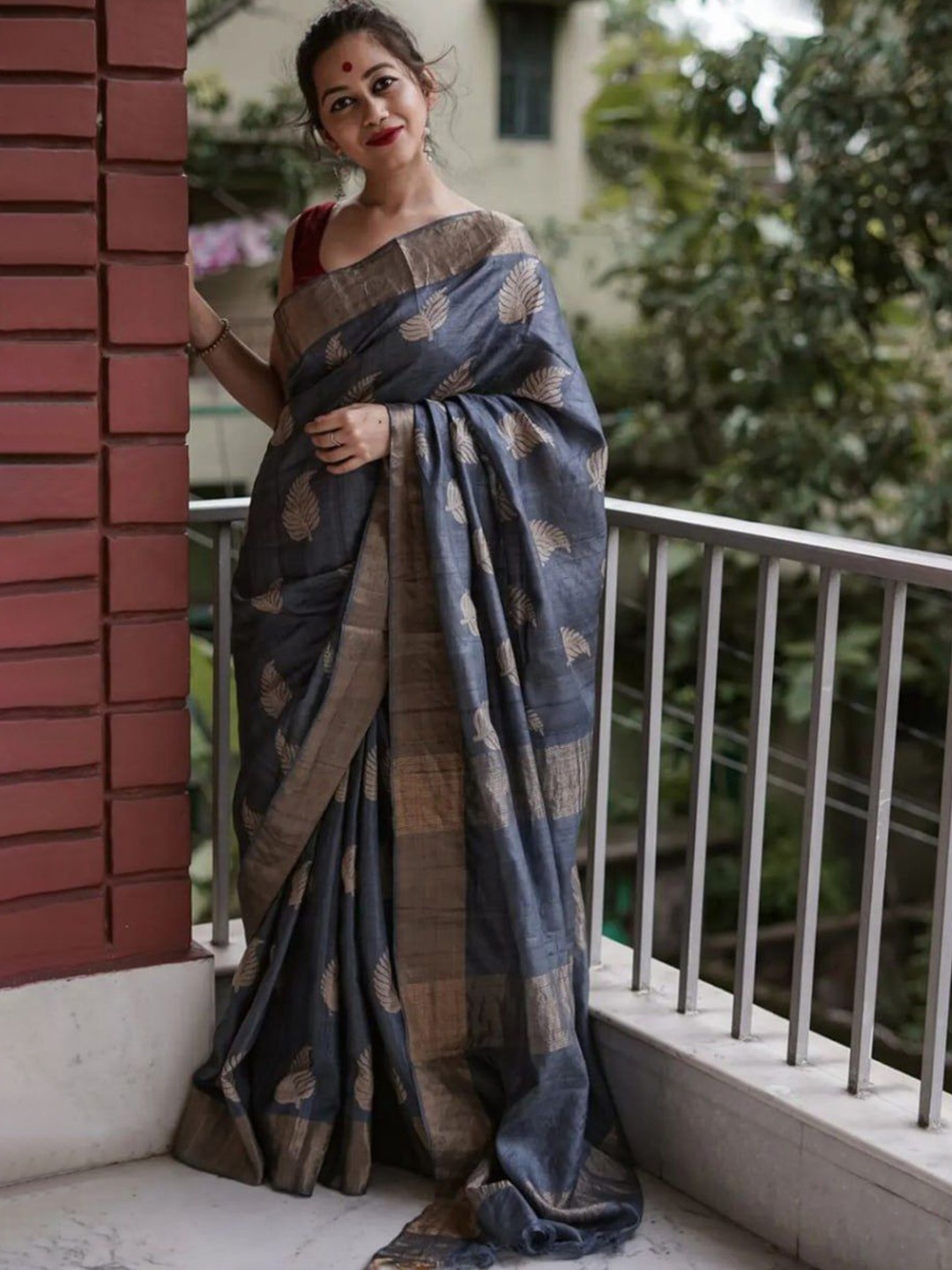 

Kriyansh Woven Design Zari Kanjeevaram Saree, Grey