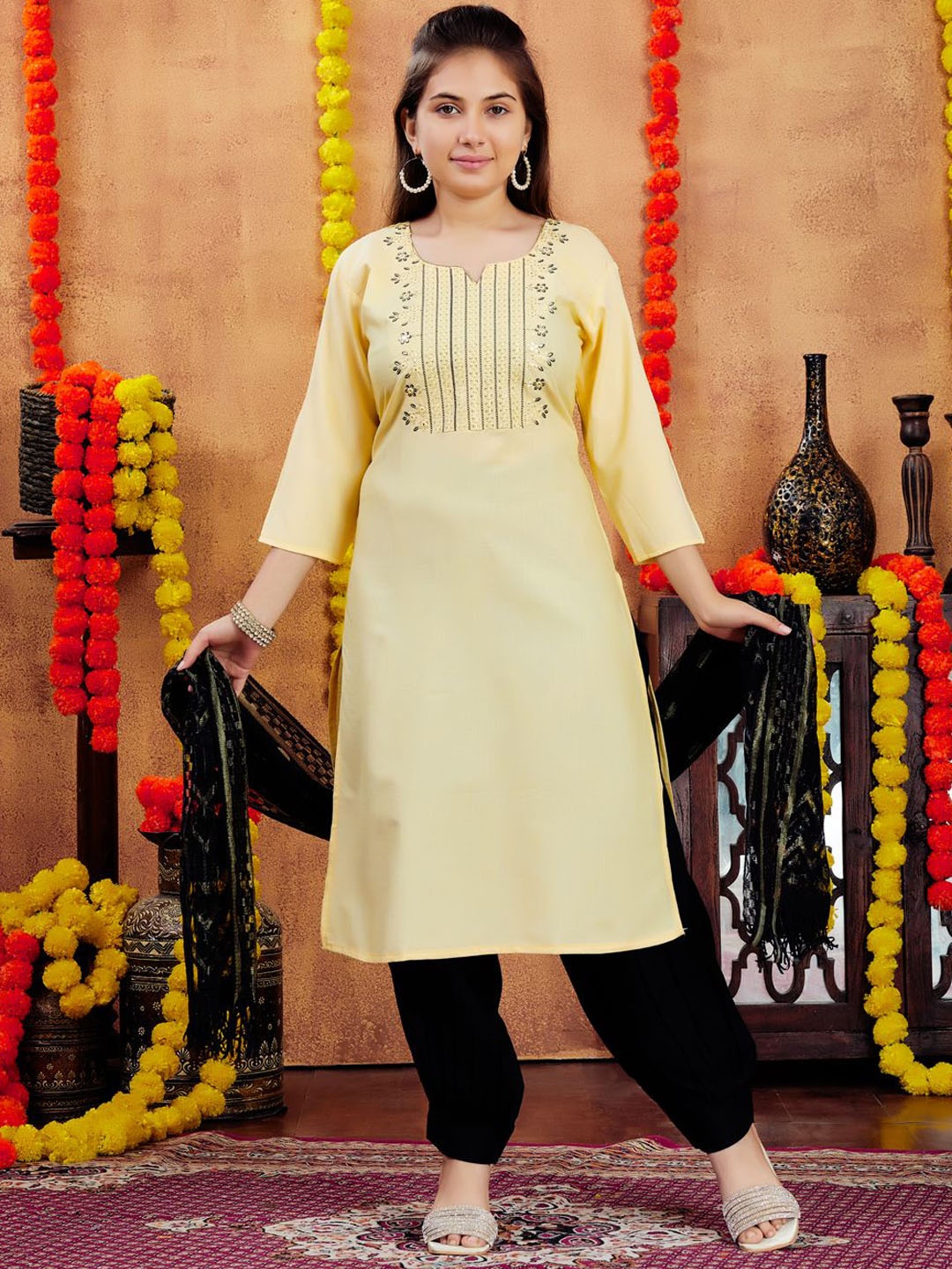 

BAESD Girls Floral Embroidered Notch Neck Thread Work Straight Cotton Kurta, Yellow