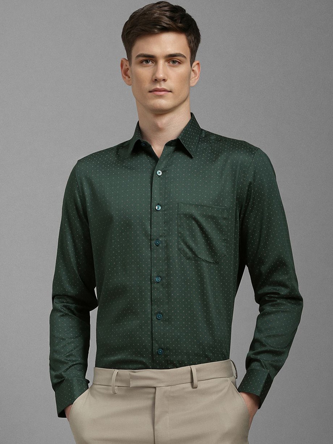 

Louis Philippe Men Slim Fit Spread Collar Geometric Printed Cotton Formal Shirt, Green