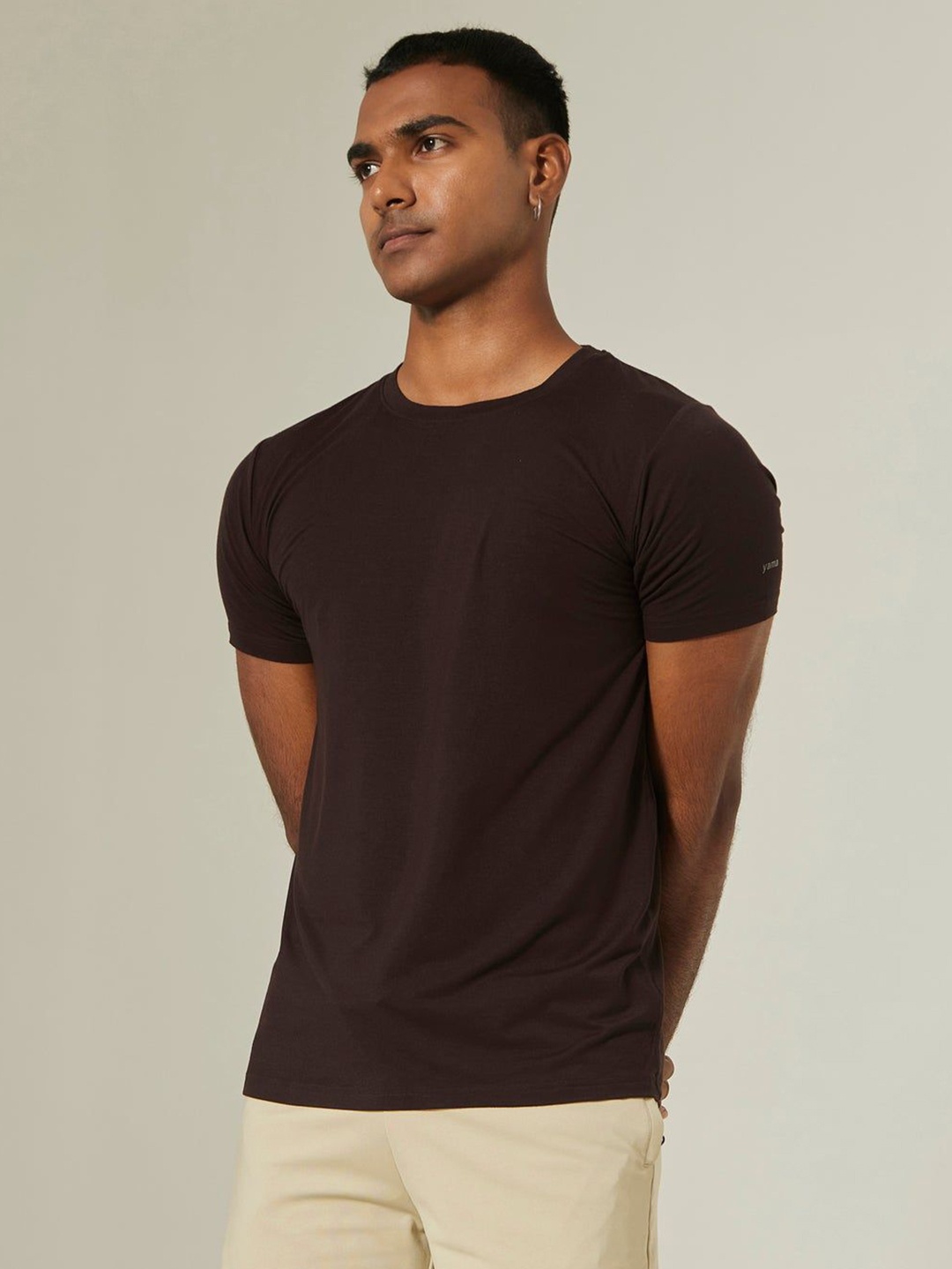 

YAMAYOGA Men Solid Round Neck T-shirt, Brown