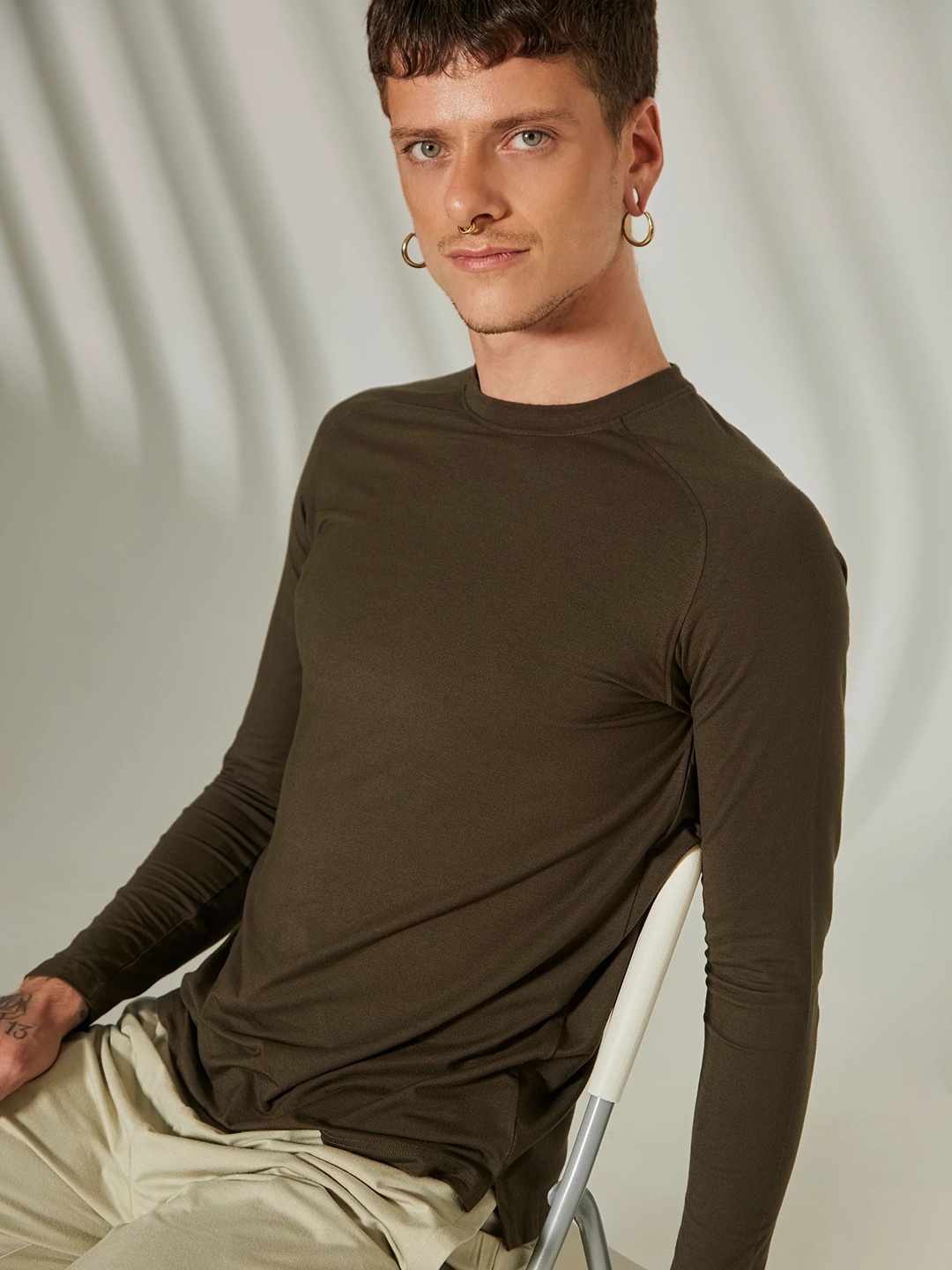 

YAMAYOGA Men Solid Round Neck Slim Fit T-shirt, Olive