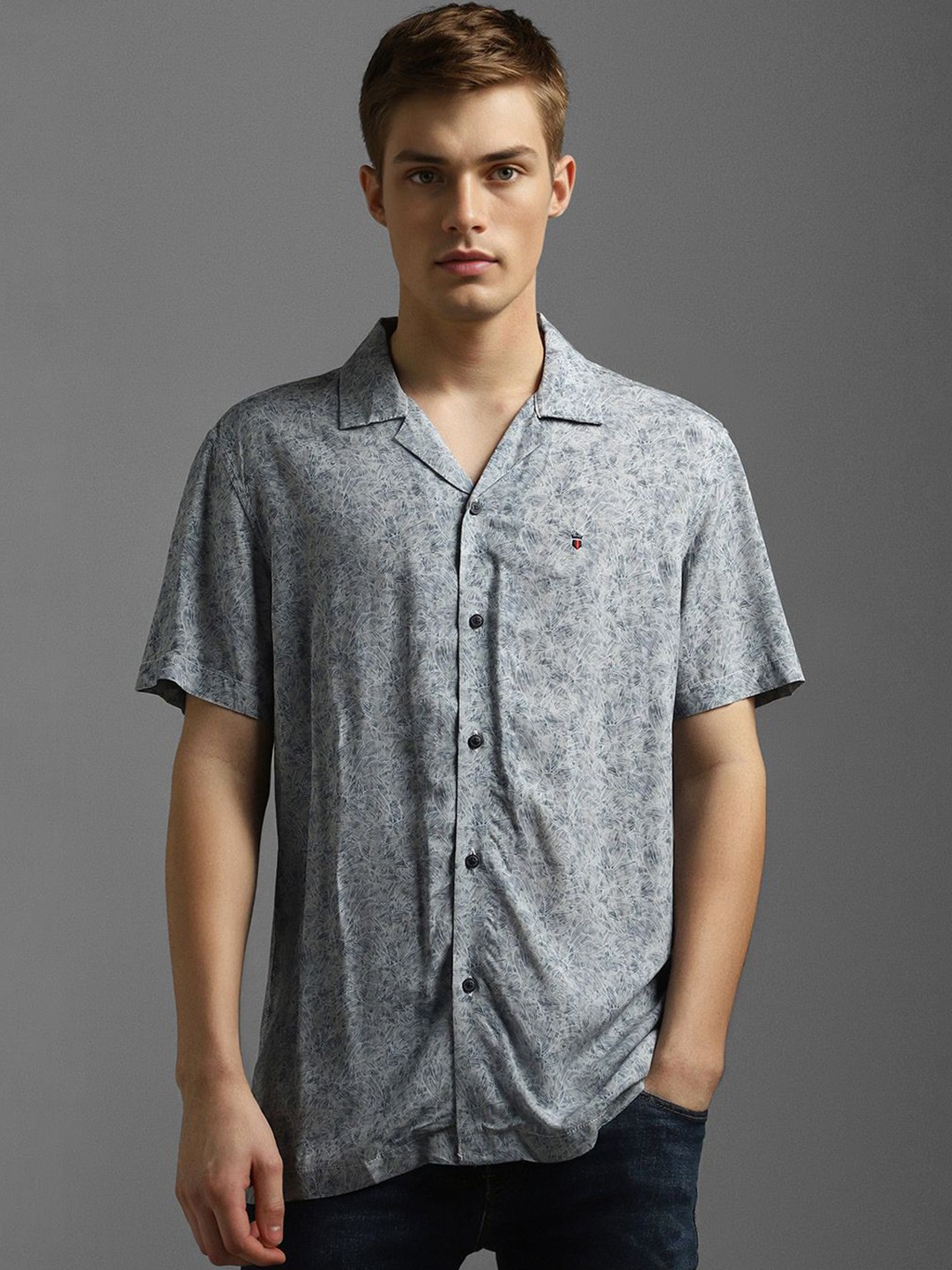 

Louis Philippe Jeans Men Slim Fit Cuban Collar Floral Printed Casual Shirt, Grey