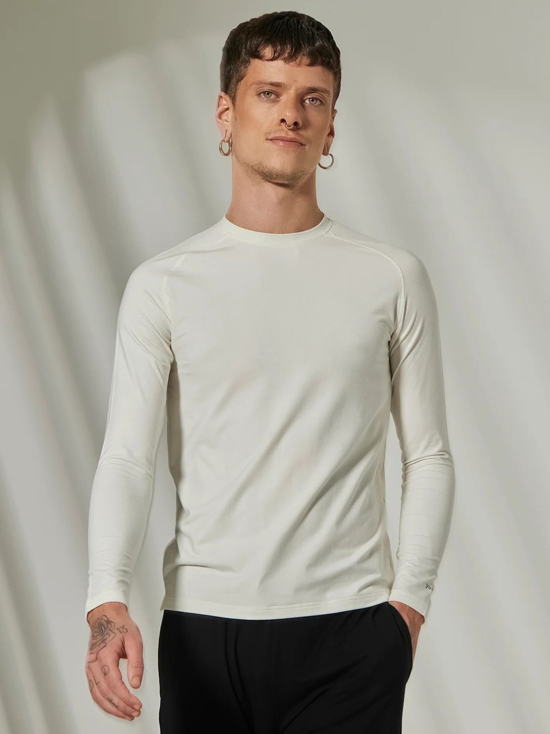 

YAMAYOGA Men Solid Slim Fit Round Neck T-shirt, Off white