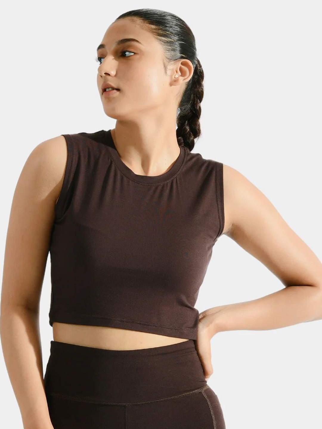 

YAMAYOGA Women Solid Round Neck Slim Fit T-shirt, Brown