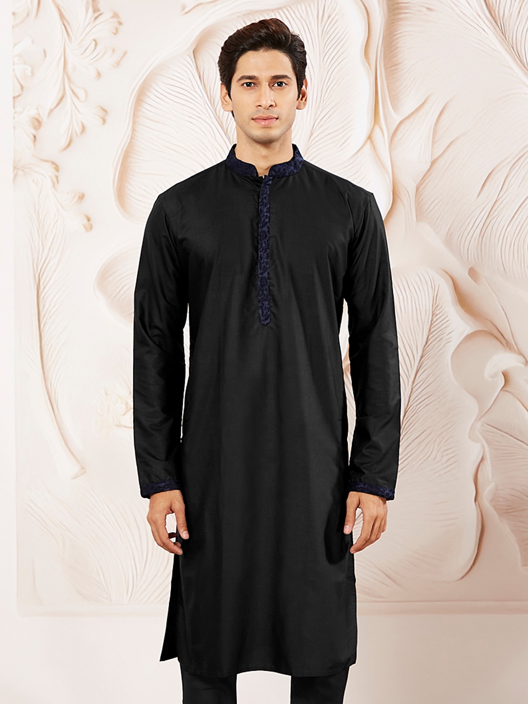 

VASTRAMAY Mandarin Collar Thread Work Straight Kurta, Black