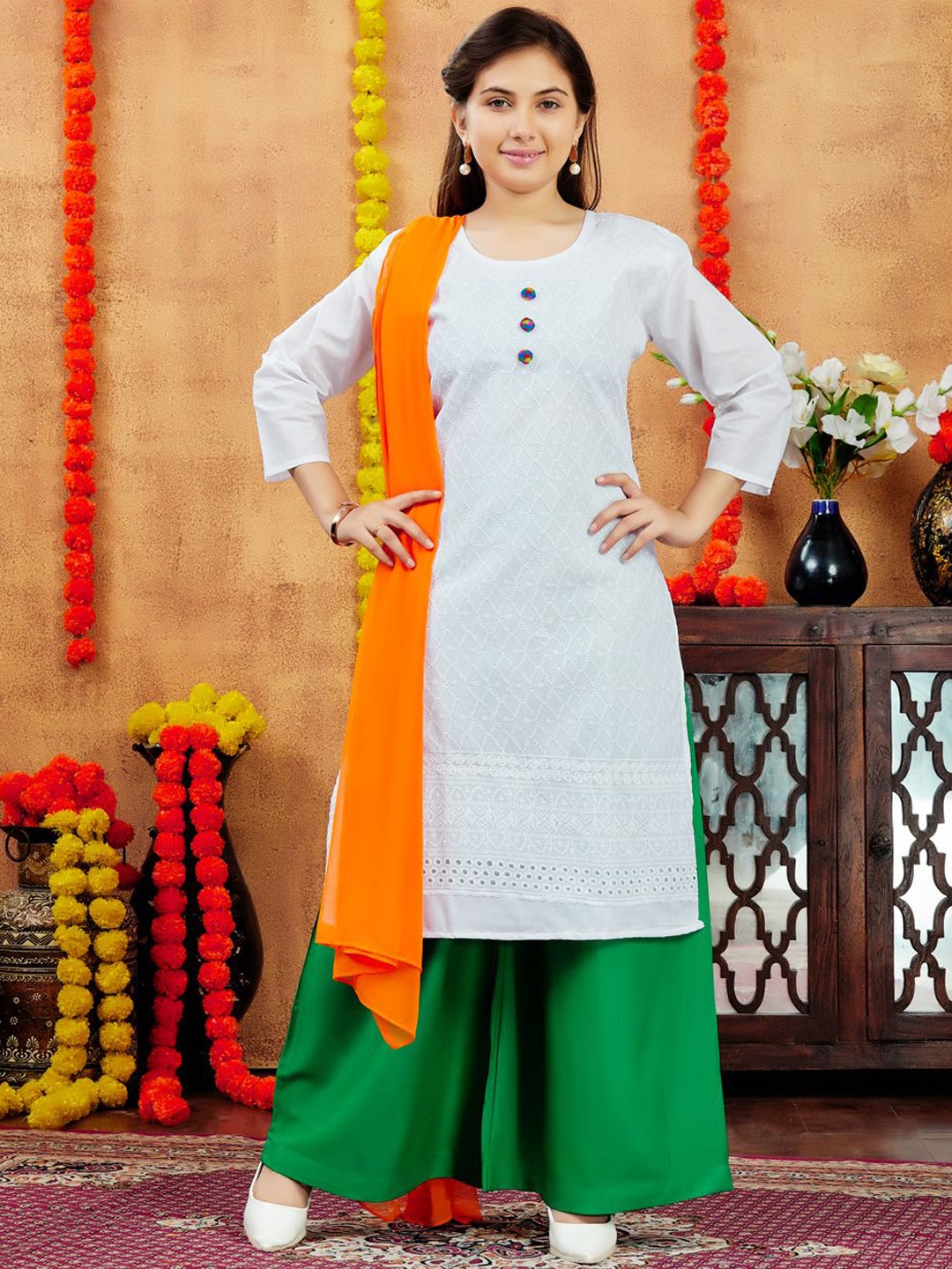 

BAESD Girls Geometric Embroidered Round Neck Chikankari Straight Cotton Kurta, White