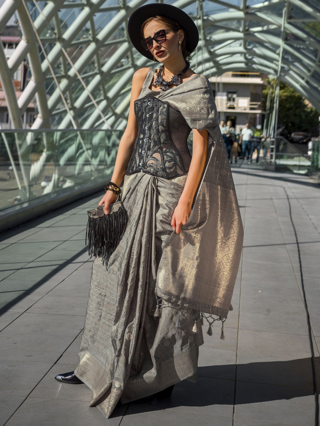 

KIMISHA Woven Design Zari Handloom Saree, Grey