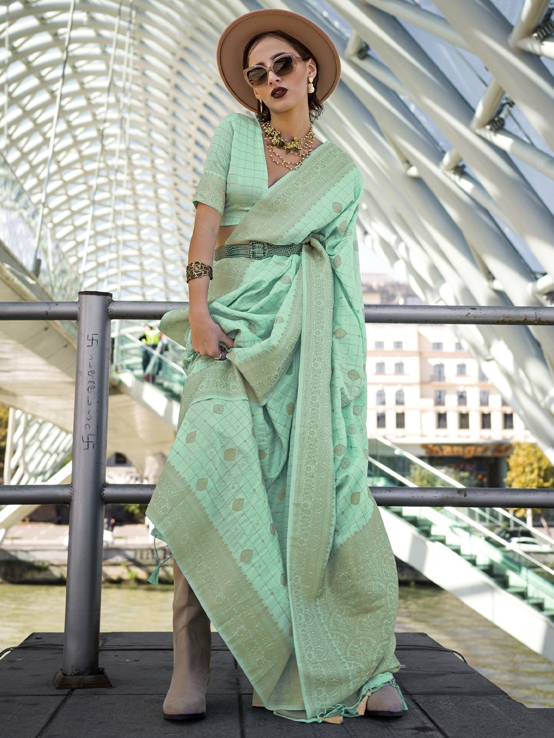 

KIMISHA Woven Design Checked Saree, Sea green