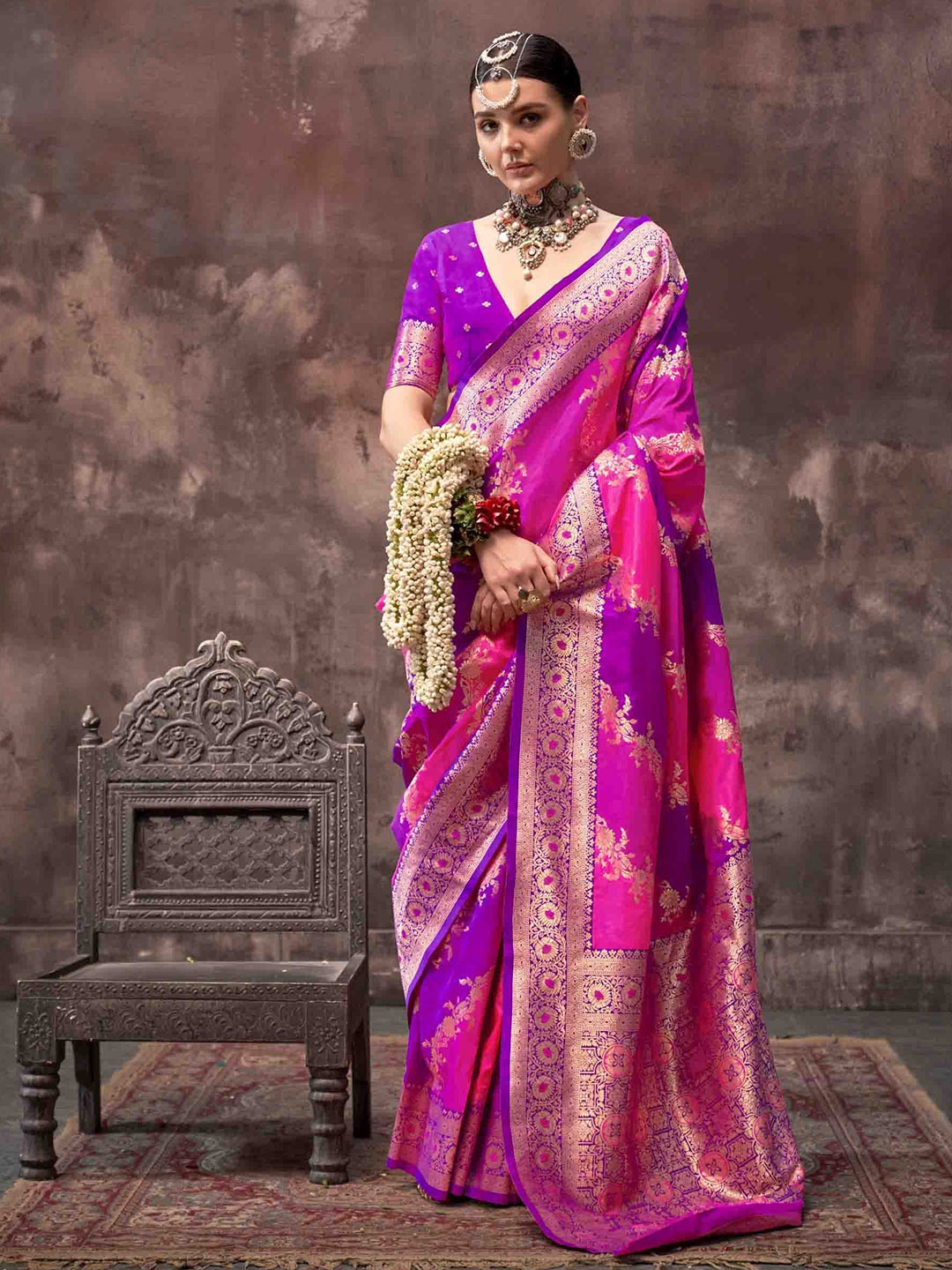 

KIMISHA Women Embellished Woven Design Zari Saree, Magenta