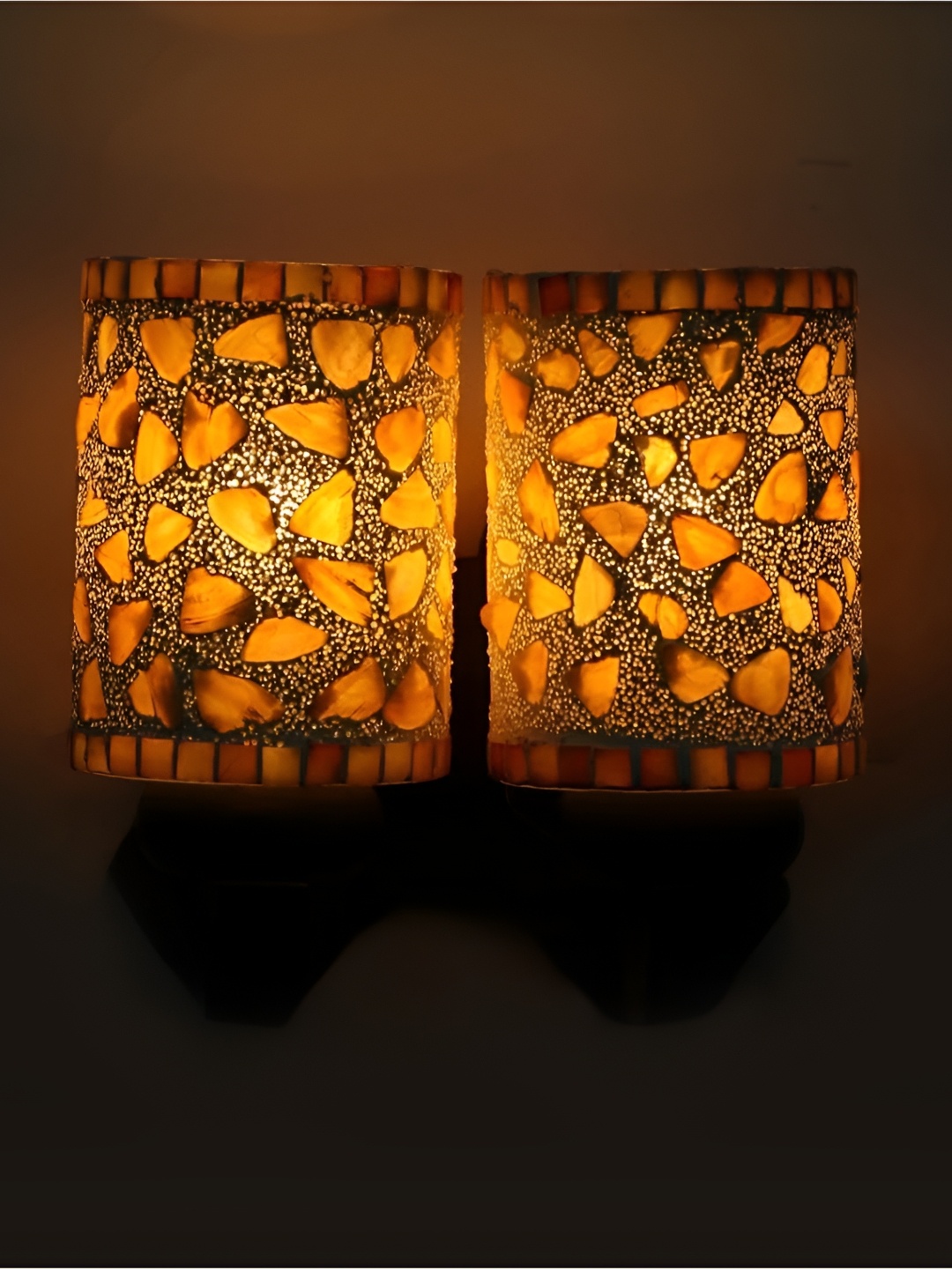 

Afast Gold-Toned & White Textured Wood Cylinder Shaped Wall Lamp