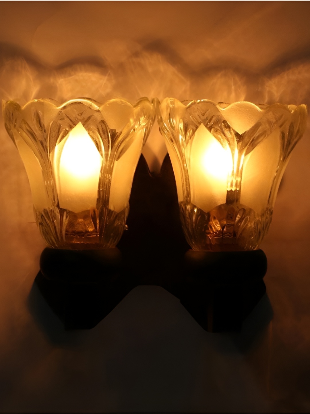 

Afast White & Black Wood Wall Lamp