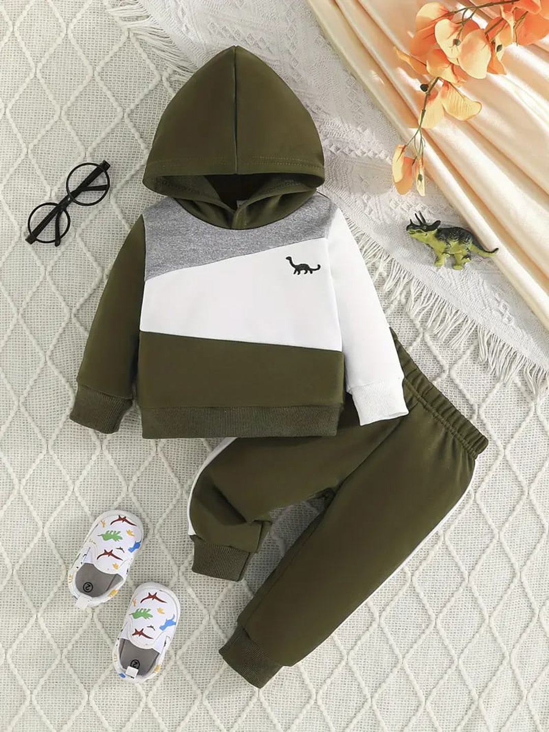 

ELPIXIE FASHION Kids Boys Colour blocked Hooded Tracksuit, Green