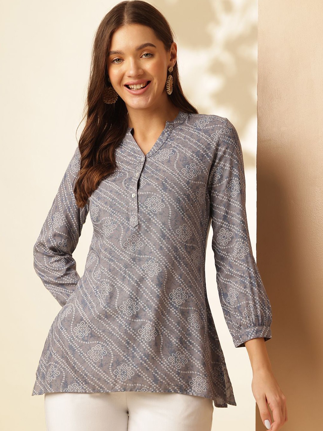 

Anouk Rustic Women Bandhani Printed V-Neck Kurti, Grey