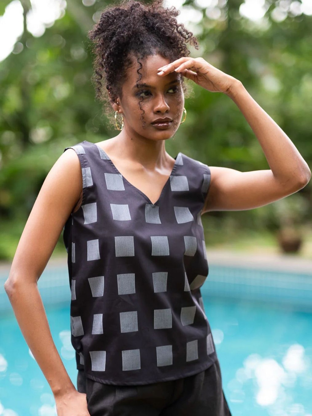 

Creatures of Habit Women Geometric Checked Organic Cotton Katpatti V Neck Tank Top, Black
