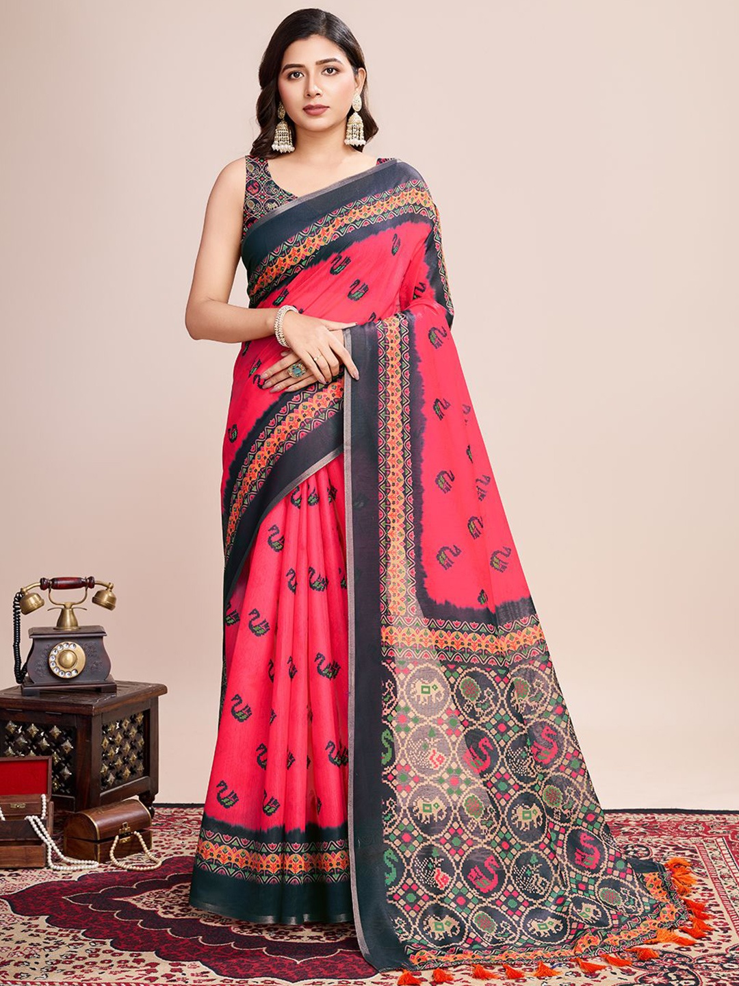 

Mitera Ethnic Motifs Printed Saree With Unstitched Blouse Piece, Pink