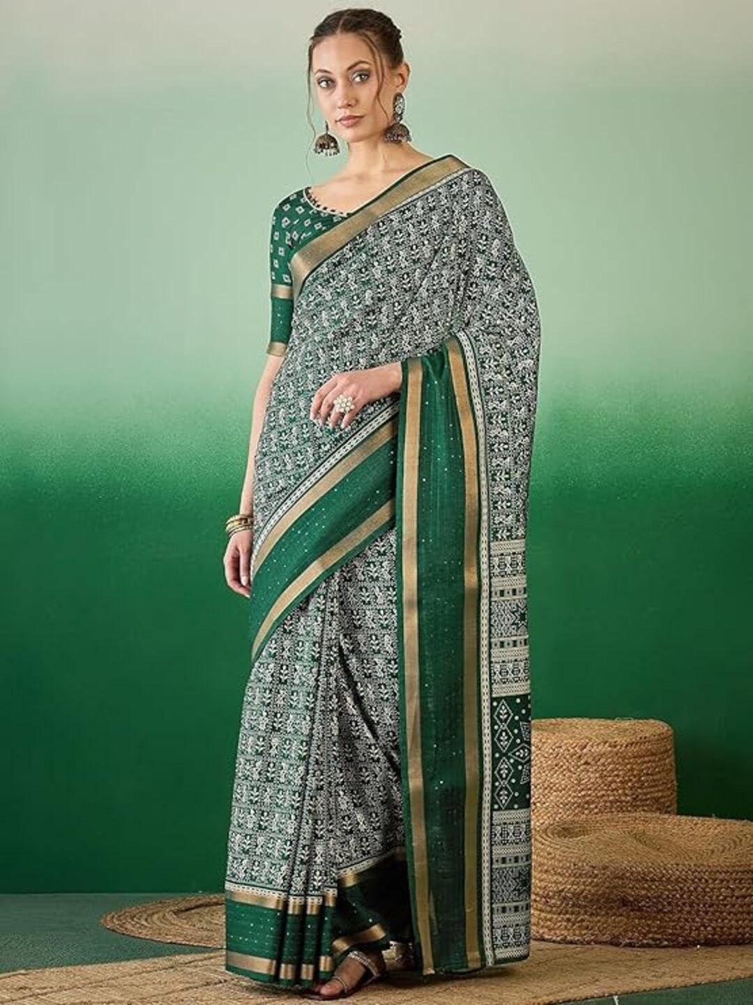 

VRAGI Warli Sequinned Maheshwari Saree, Green