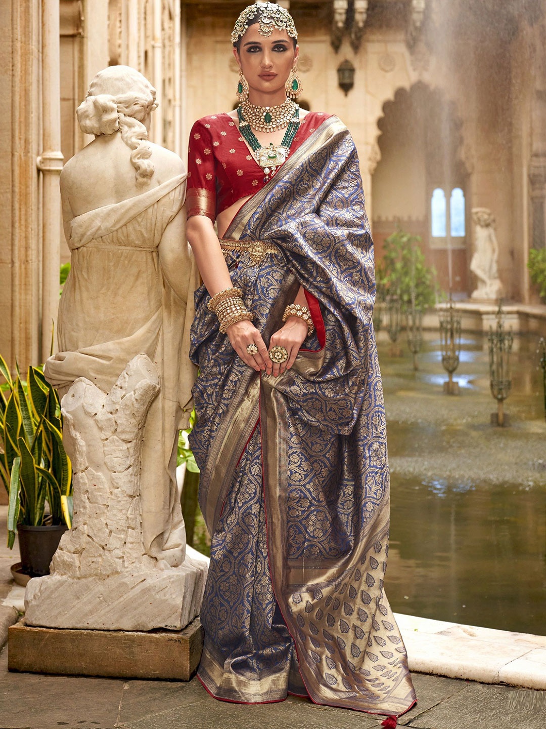 

MAHALASA Ethnic Motifs Woven Design Zari Pure Silk Kanjeevaram Saree, Navy blue