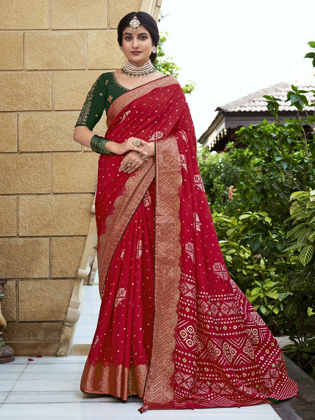 

Saree mall Ethnic Motifs Woven Design Zari Saree, Maroon