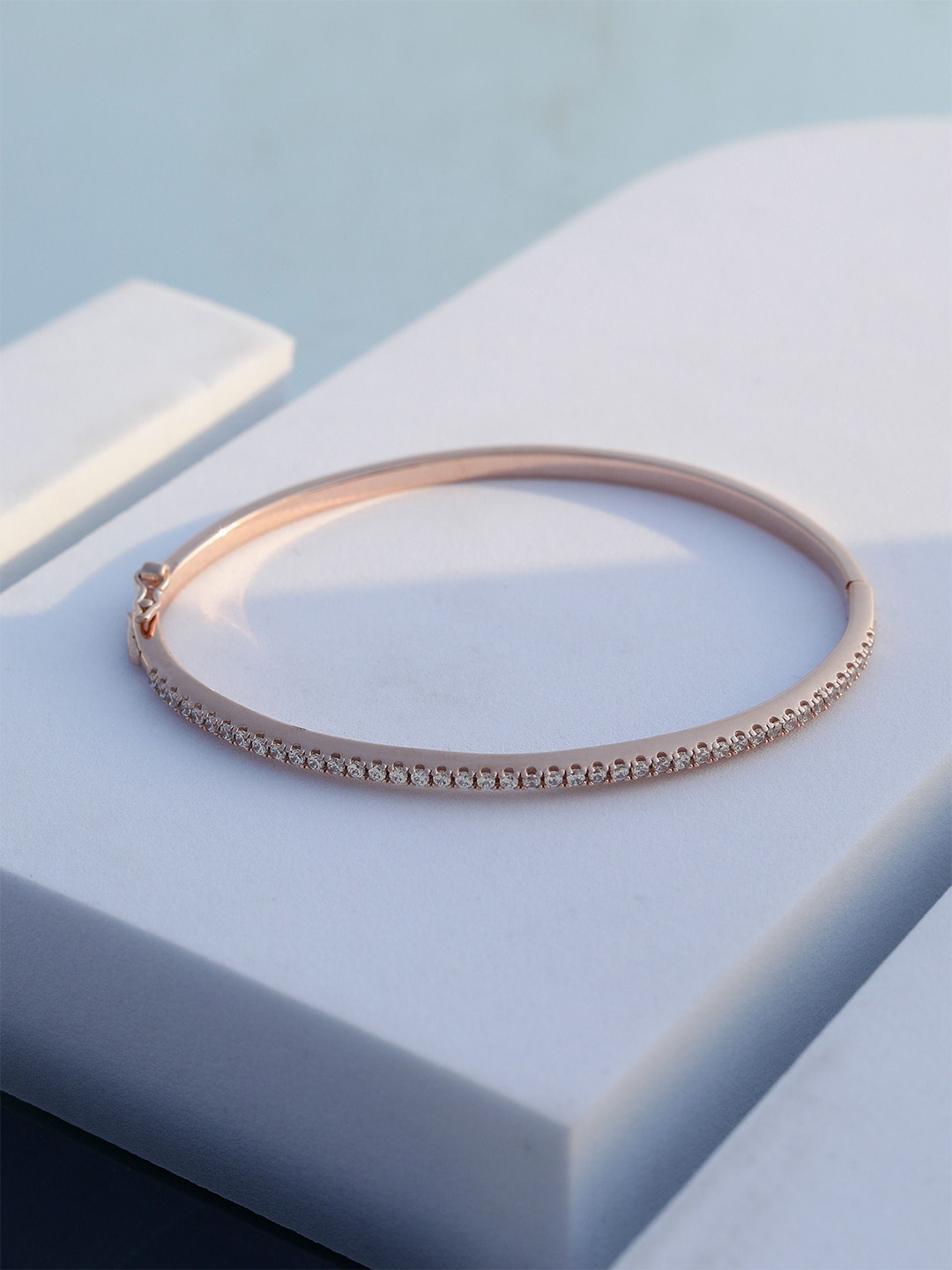 

DIAVO Radiant Orb 925 Silver Cubic Zirconia Rose Gold-Plated Bangle-Style Bracelet
