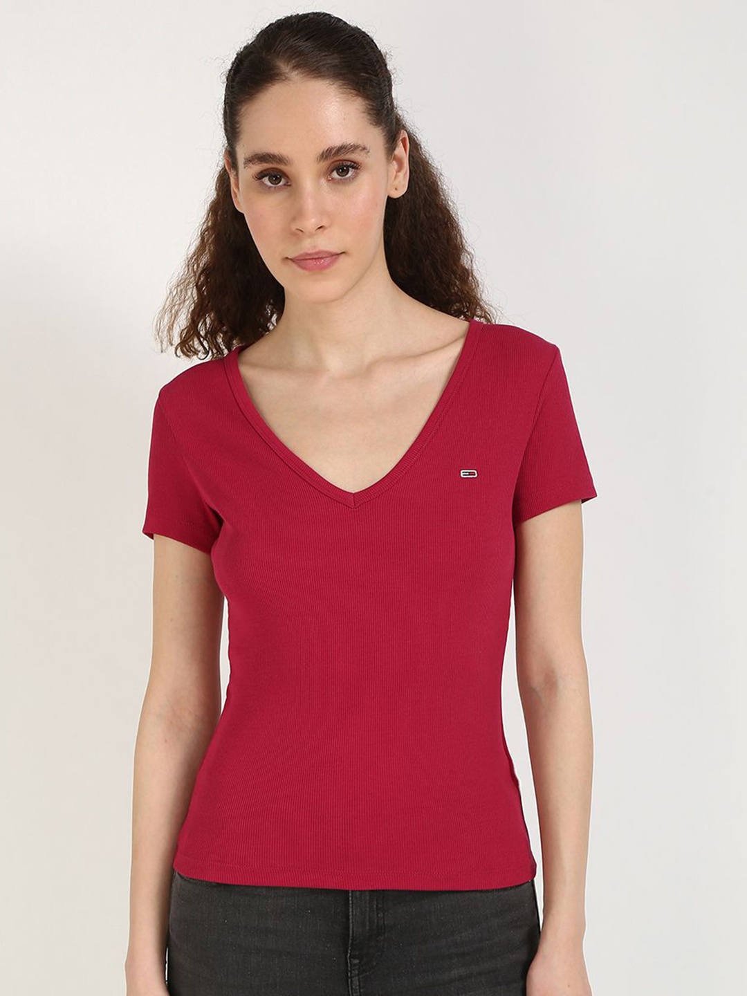 

Tommy Hilfiger Women Solid V-Neck Slim Fit Cotton T-shirt, Red