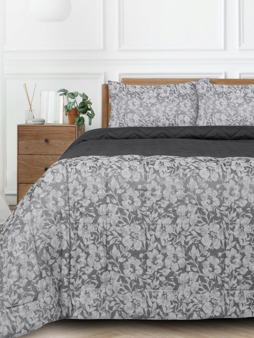 

Saral Home Grey & White Floral 400 GSM Single Bed Quilt