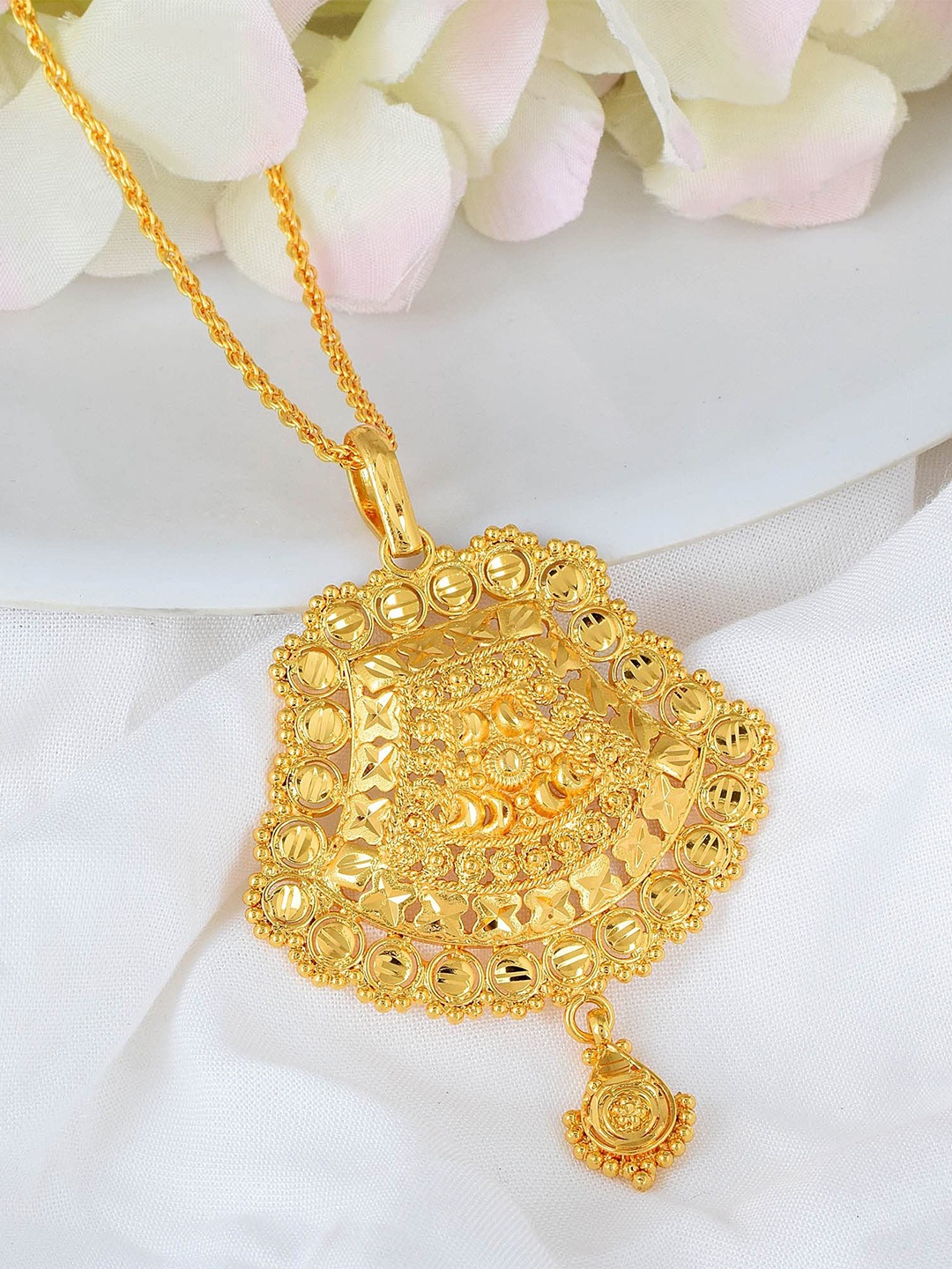 

MEMOIR Gold-Plated Pendant With Chain