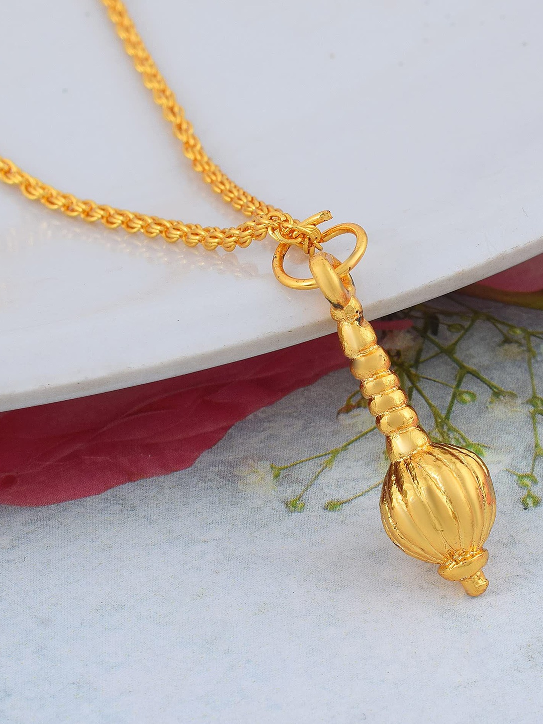 

MEMOIR Gold-Plated Pendant With Chain