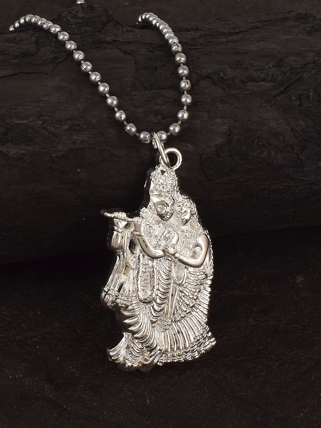 

MEMOIR Silver Plated Pendant With Chain