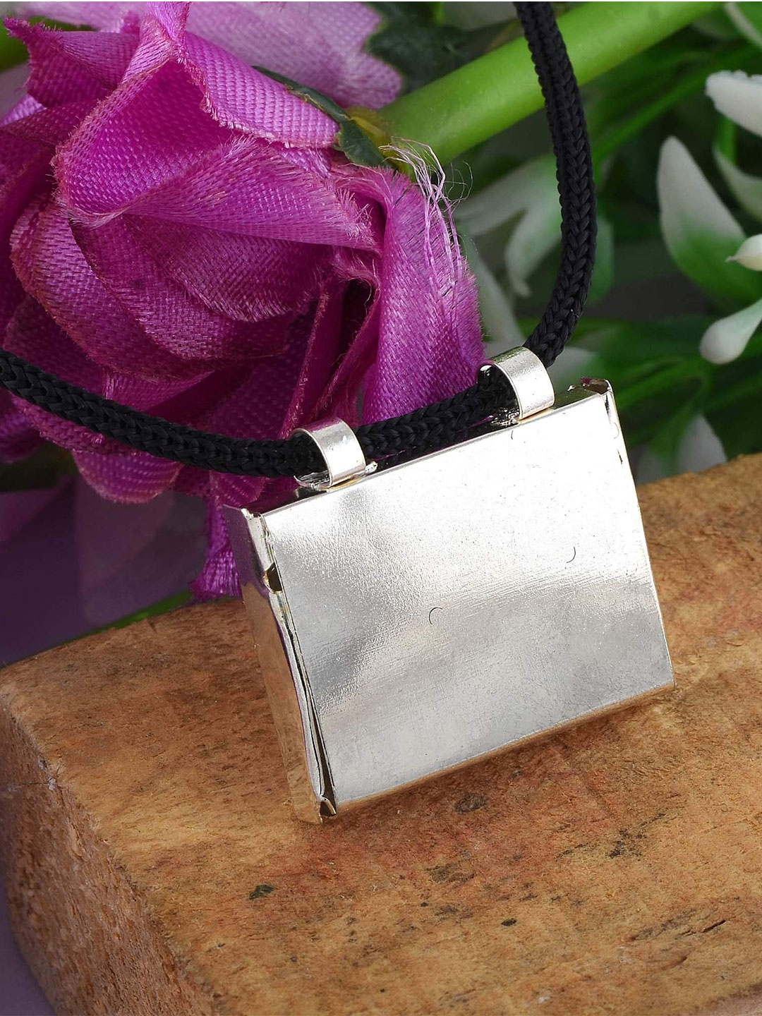 

MEMOIR Unisex Brass-Plated Necklace, Silver