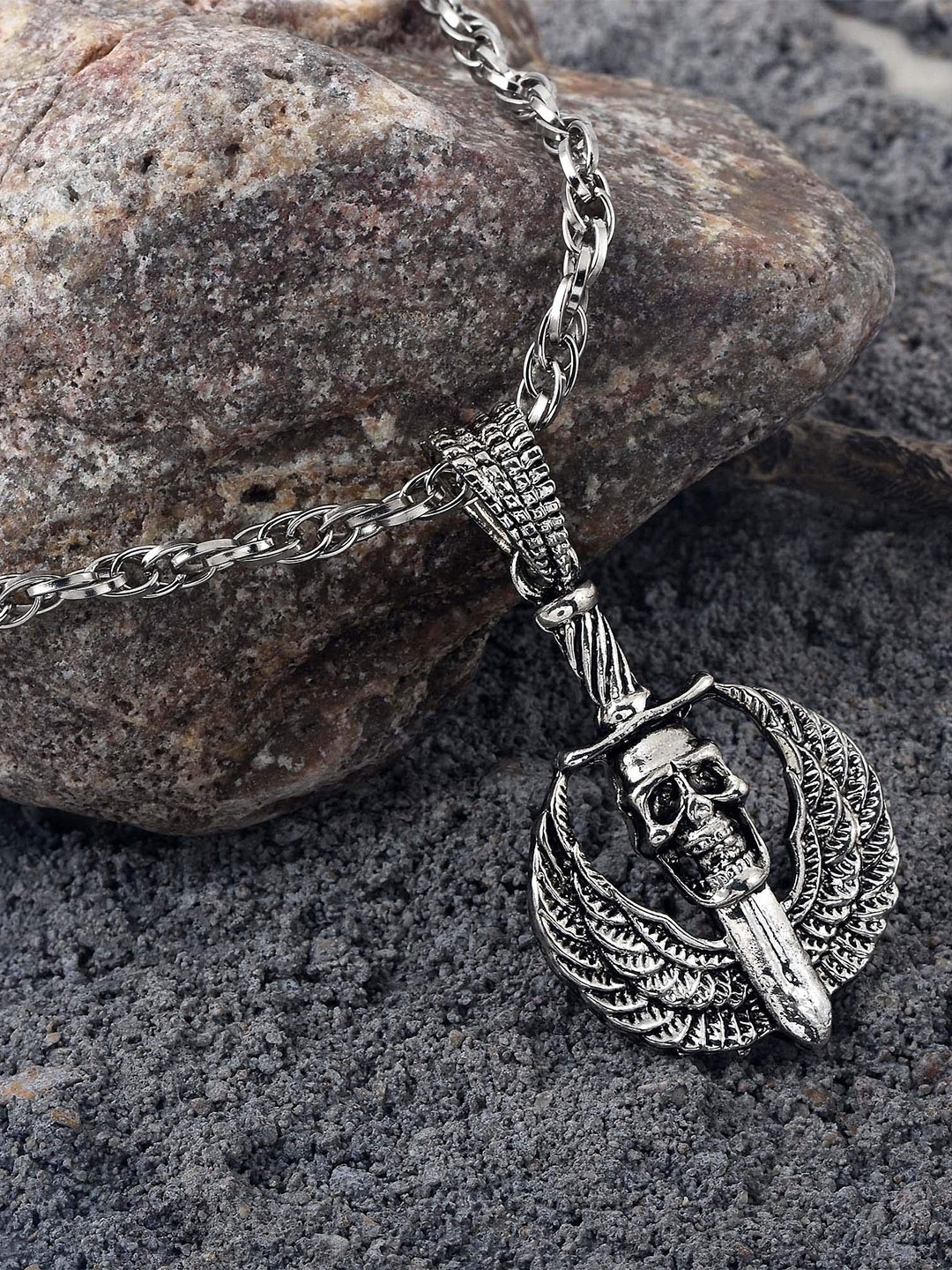 

MEMOIR Unisex Skull Pendant With Chain, Silver