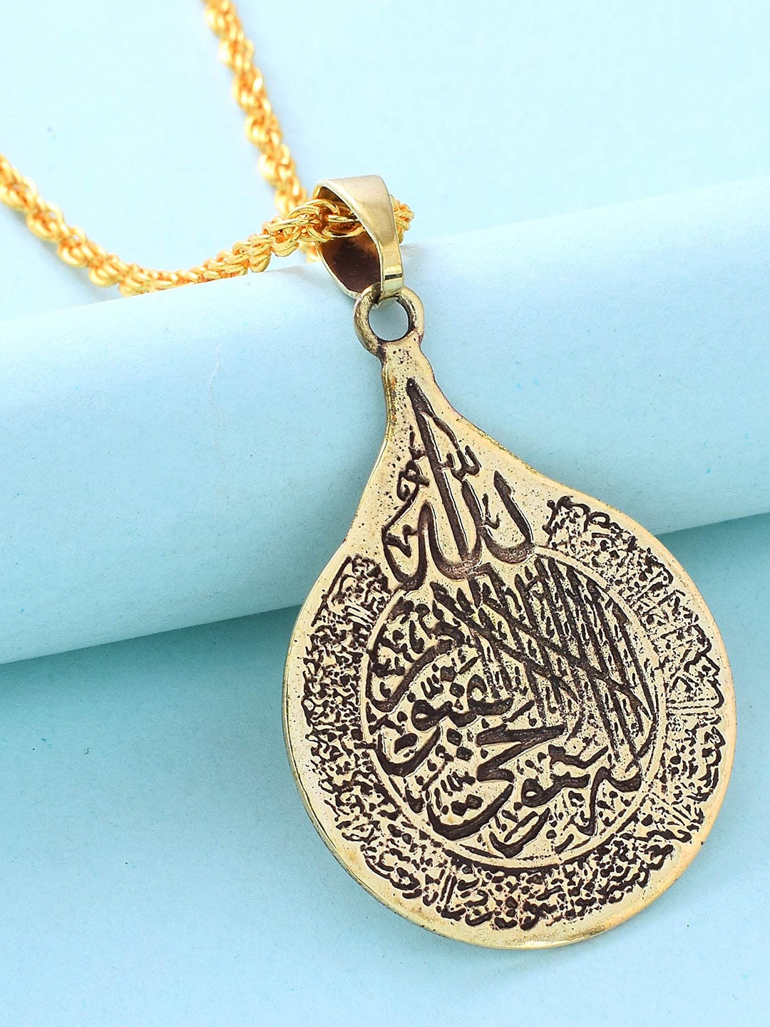 

MEMOIR Unisex Gold-Plated Pendant With Chain