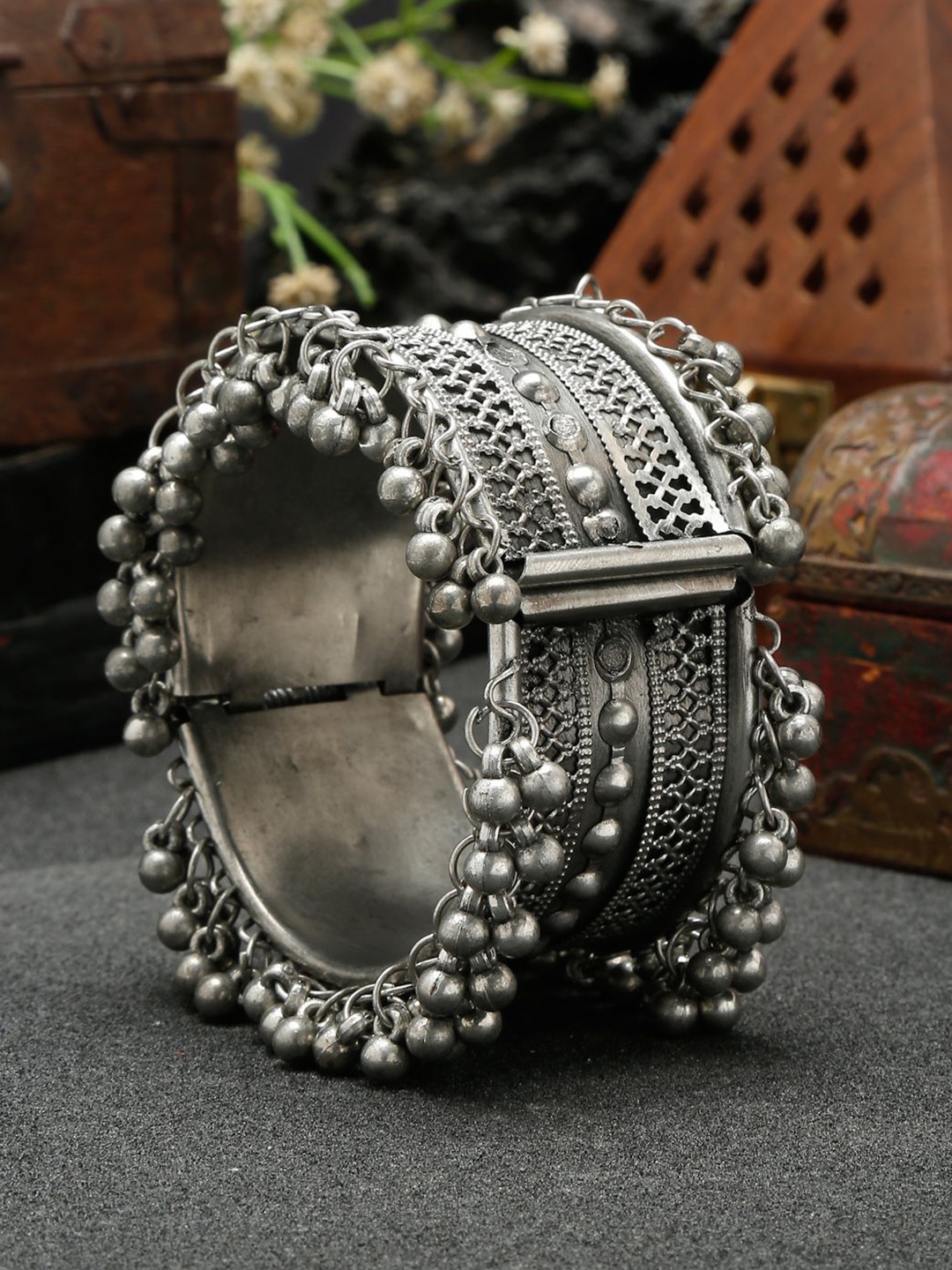 

DIVASTRI Silver-Plated Armlet Bracelet