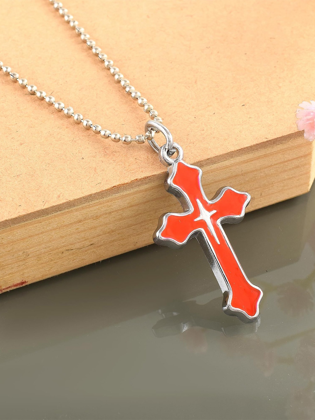 

MEMOIR Silver Plated Cross Pendant With Chain