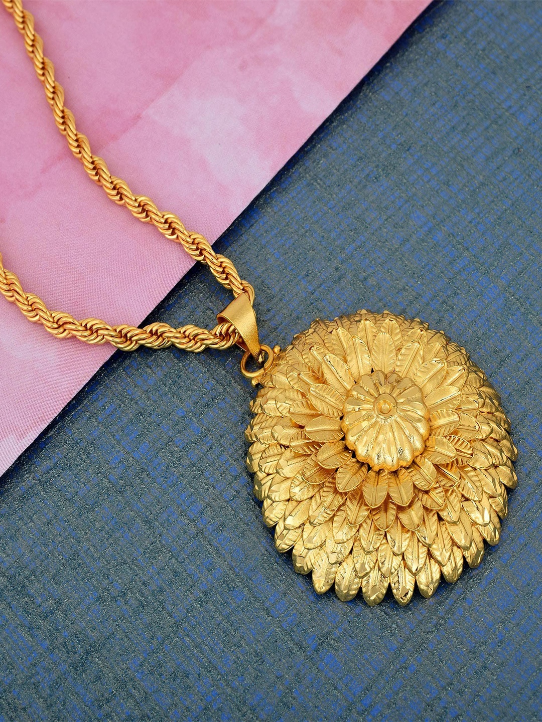 

MEMOIR 24kt Gold-Plated Floral Shaped Pendant With Chain