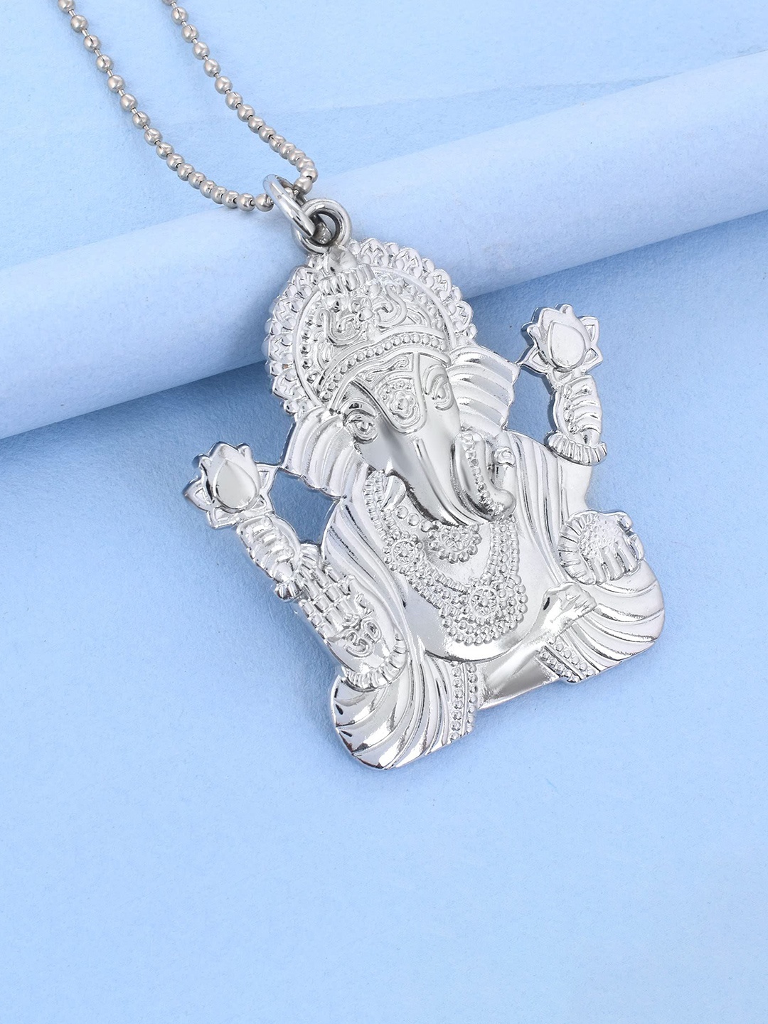 

MEMOIR Silver Plated Lord Ganesha Pendant With Chain