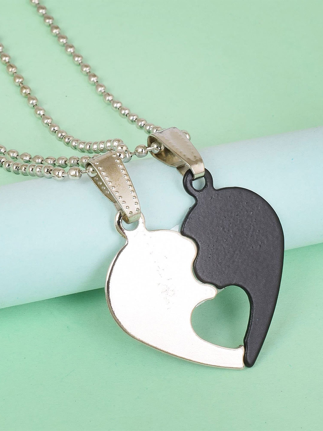 

MEMOIR Pack Of 2 Silver Plated Pendant With Chains