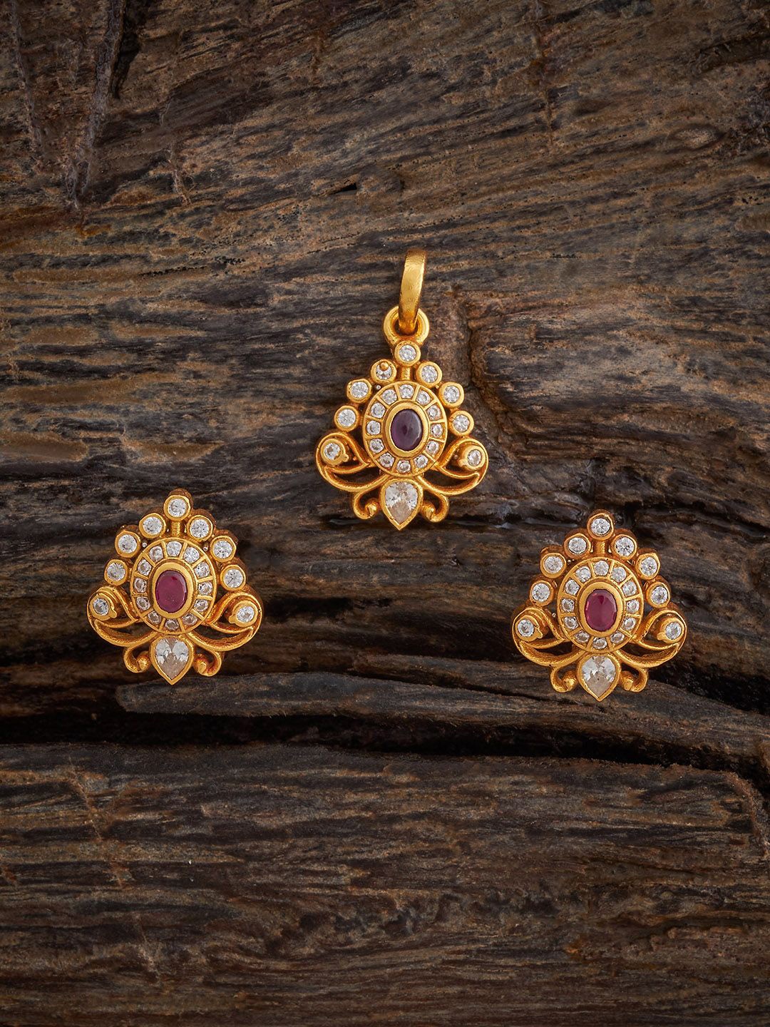 

Kushal's Fashion Jewellery Gold-Plated Stones Studded Temple Jewellery Set