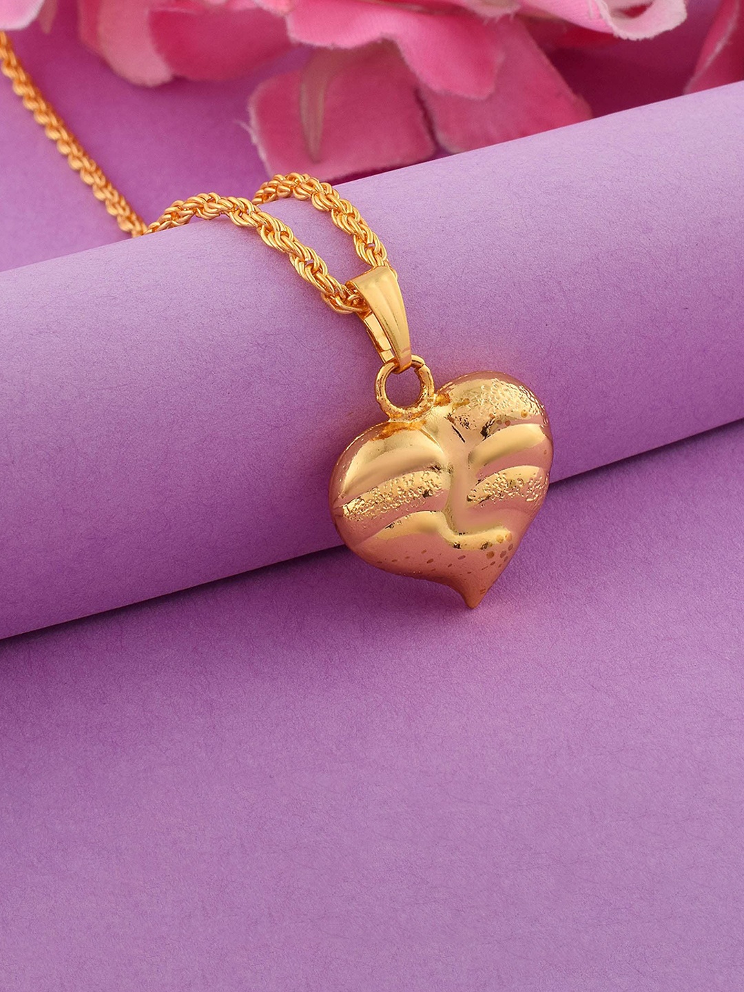 

MEMOIR Gold-Plated Heart Shaped Pendant With Chain