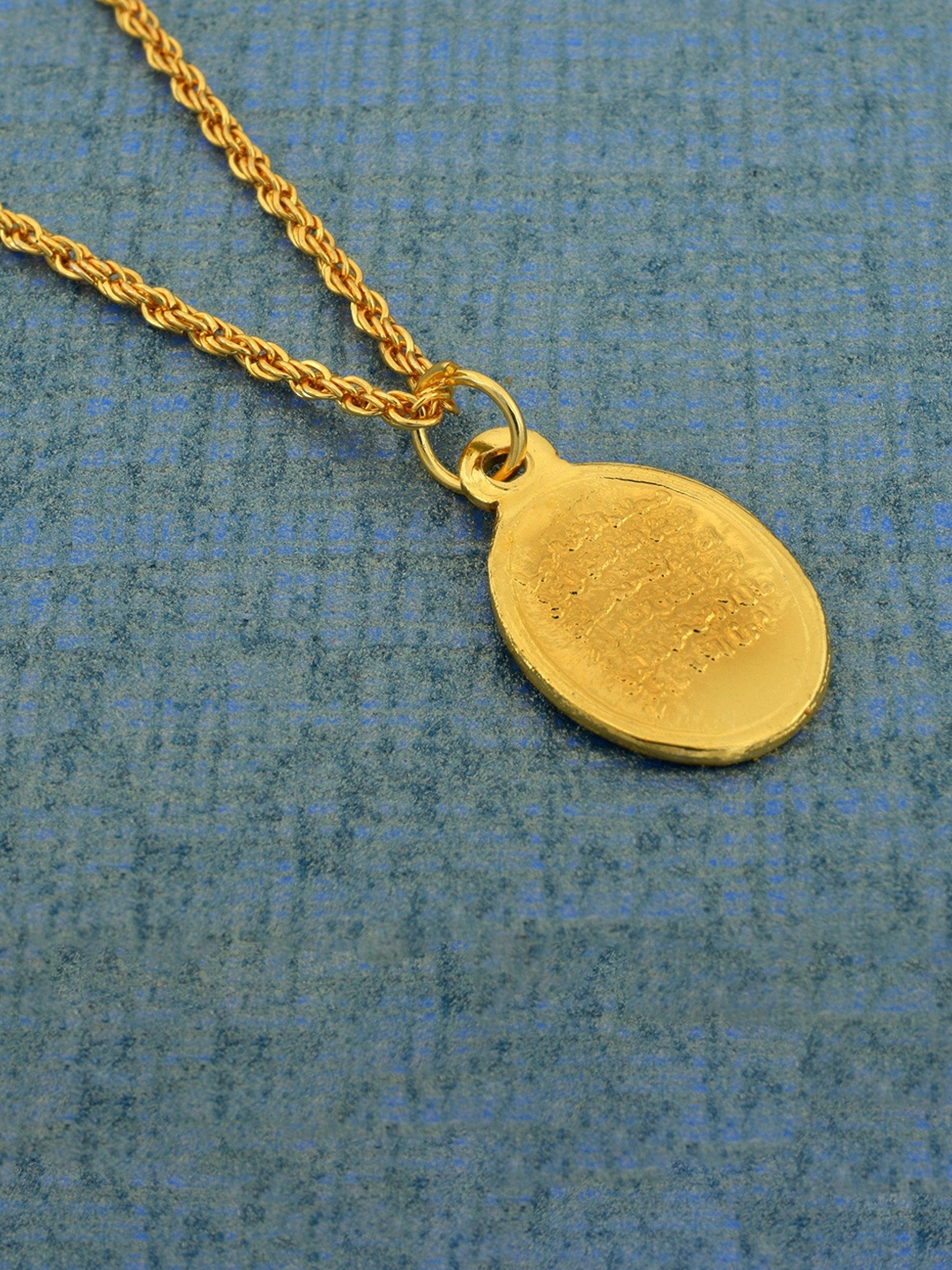 

MEMOIR Gold-Plated Religious Pendant