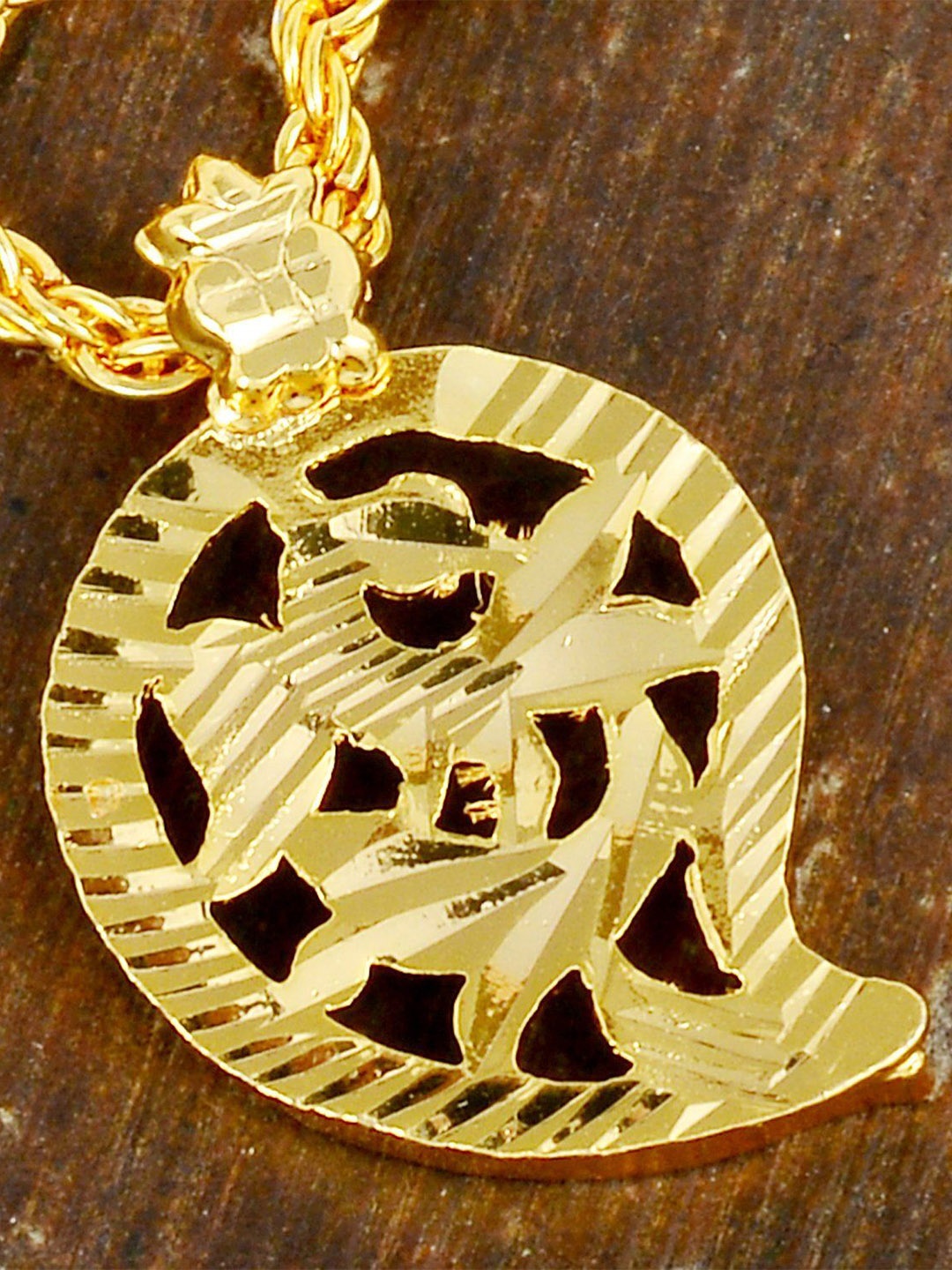 

MEMOIR Gold Plated Pendant With Chain