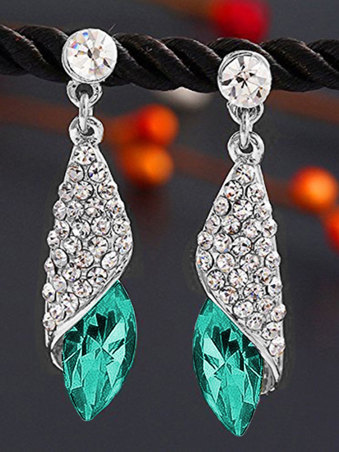 

DIVASTRI Silver-Plated Artificial Stones Leaf Shaped Drop Earrings