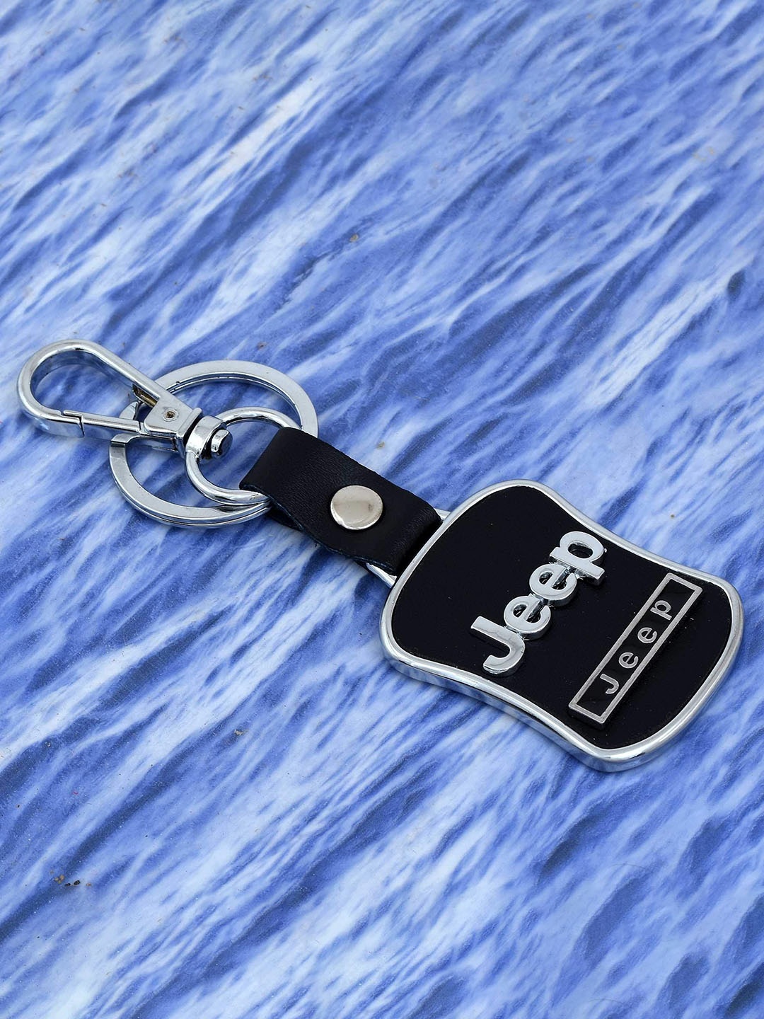 

MEMOIR Jeep Logo Shaped Key Chain, Black