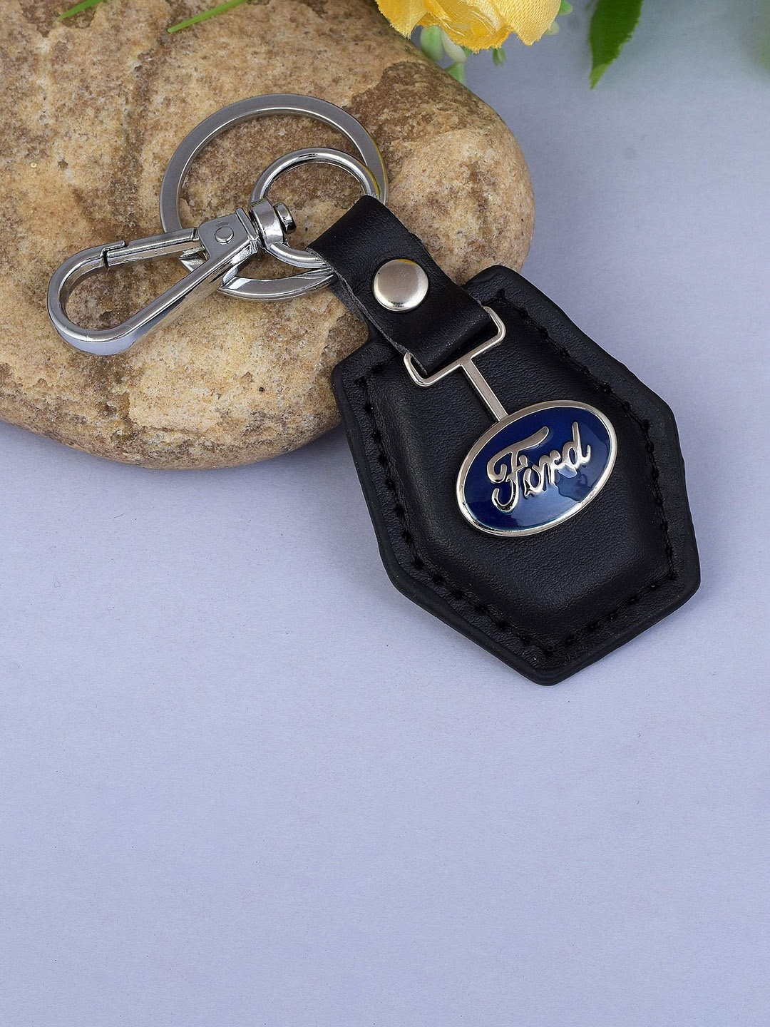 

MEMOIR Leather Ford Key chain, Black