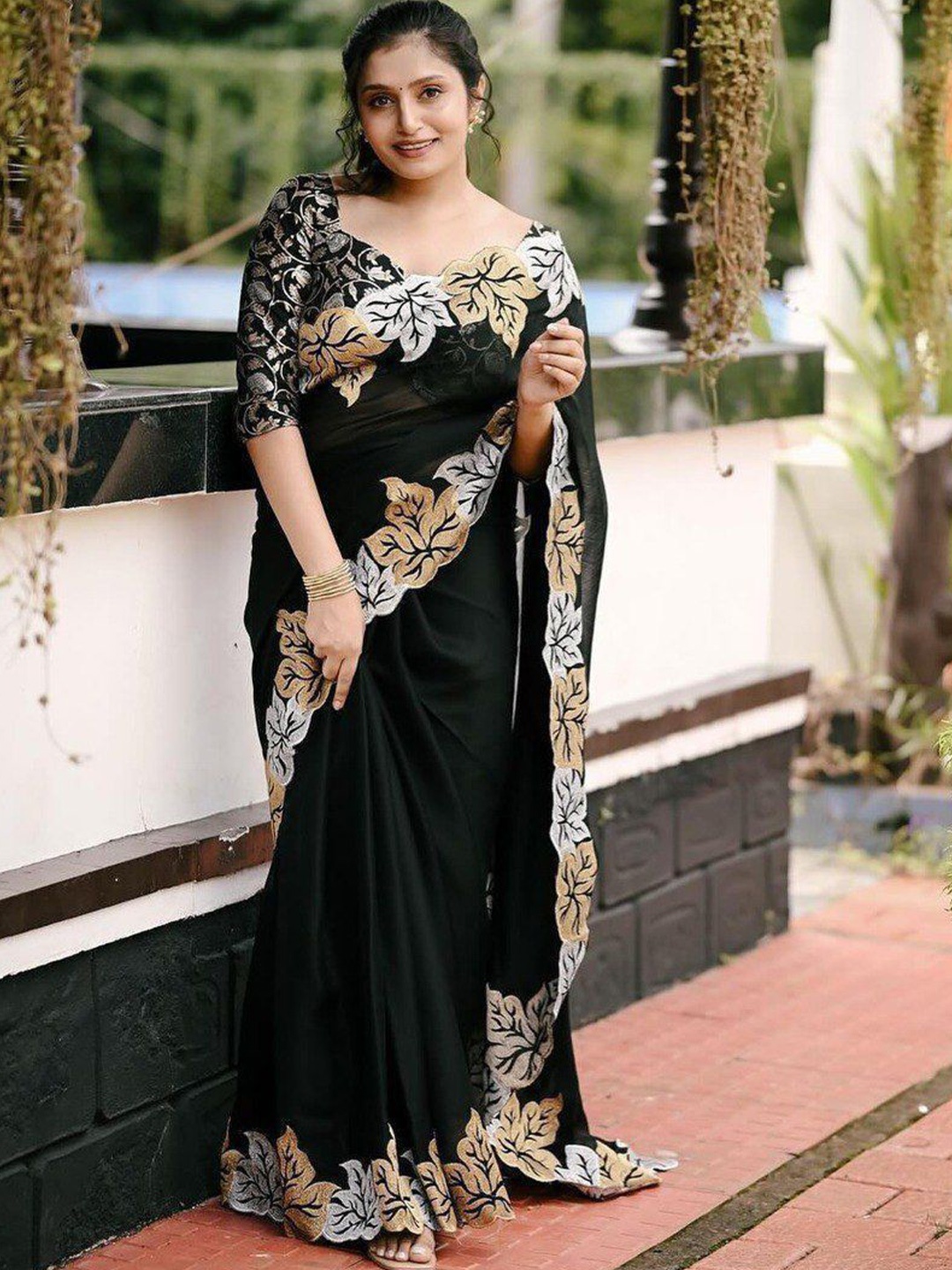 

Aika Woven Design Zari Pure Georgette Saree, Black