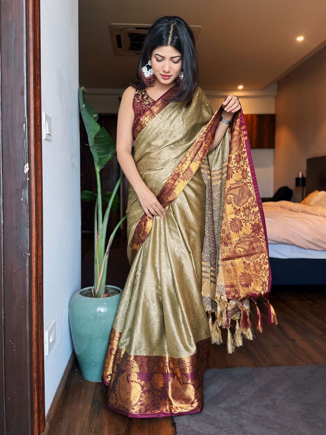 

Aika Woven Design Zari Pure Silk Kanjeevaram Saree, Beige